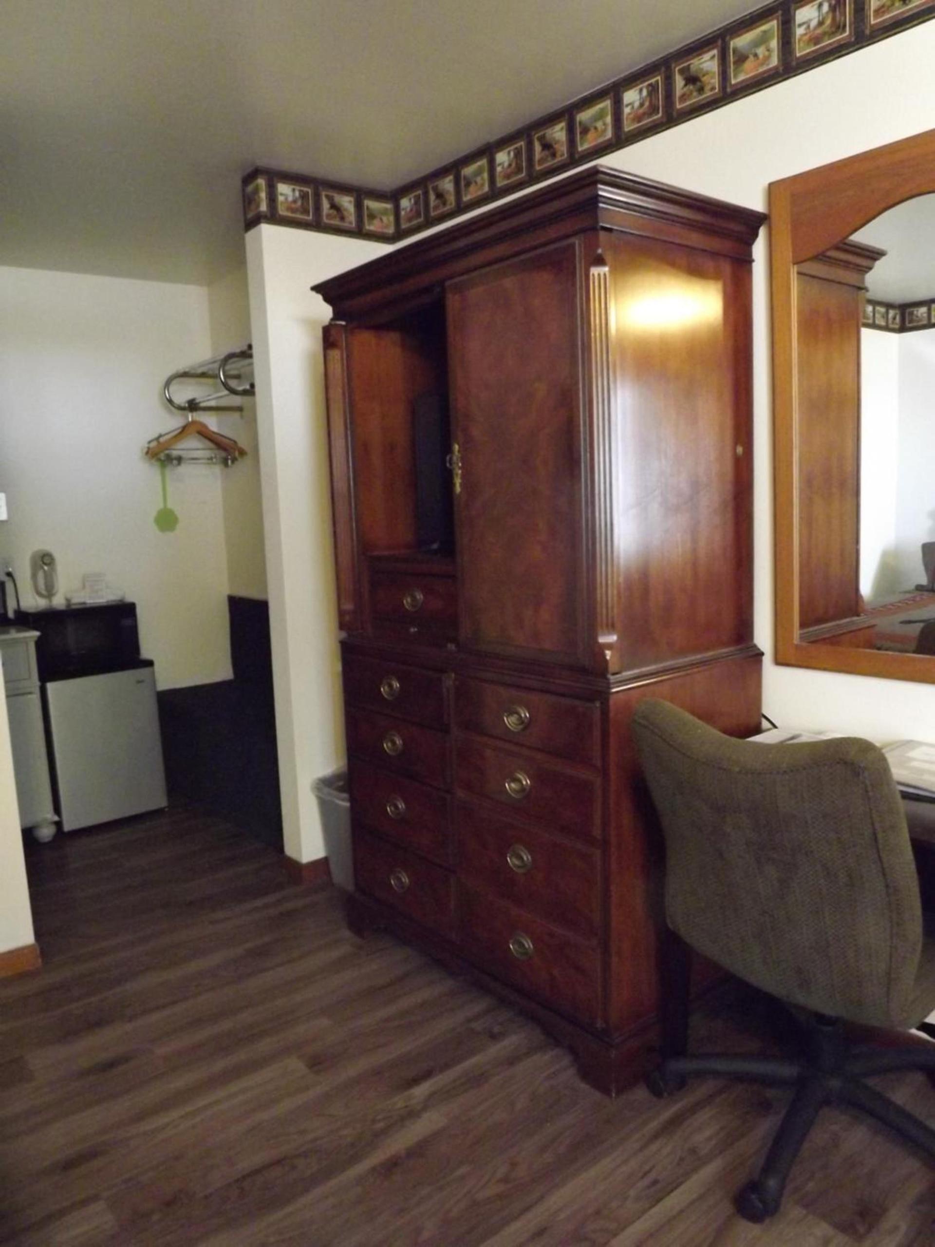 Crest Country Inn photo 36