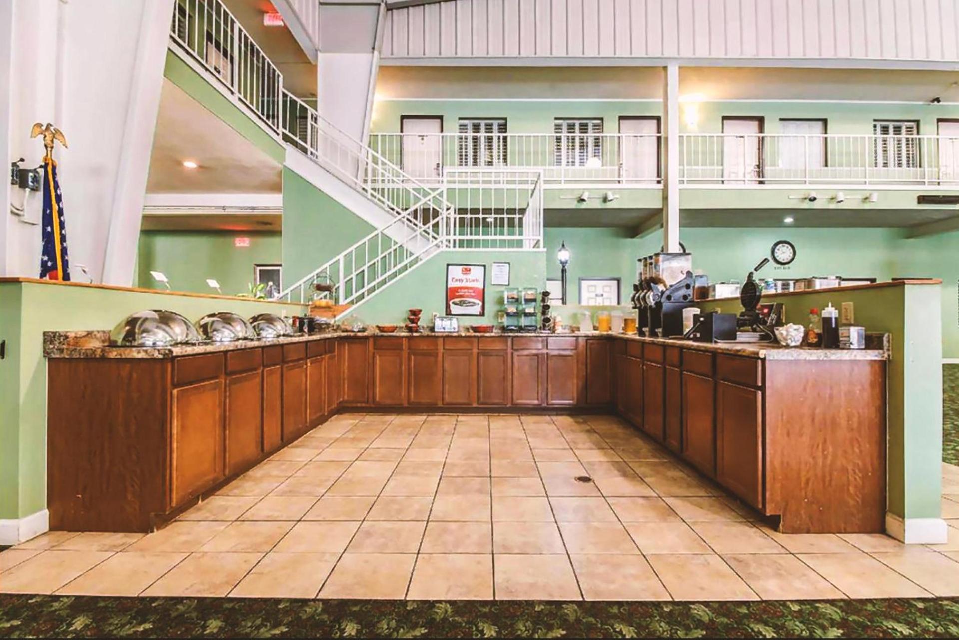 Sky-Palace Inn & Suites McCook photo 25