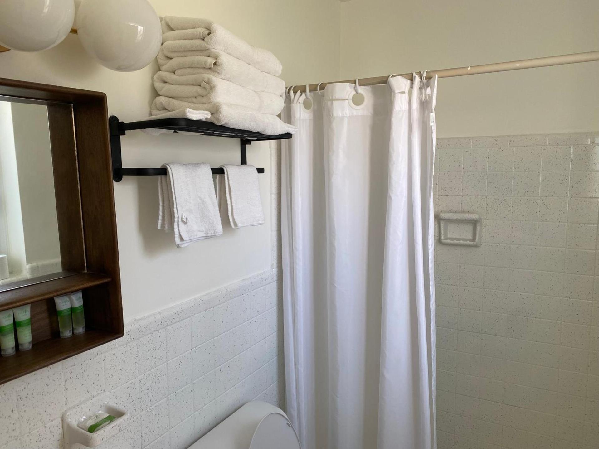 Tiana Beach Inn photo 17