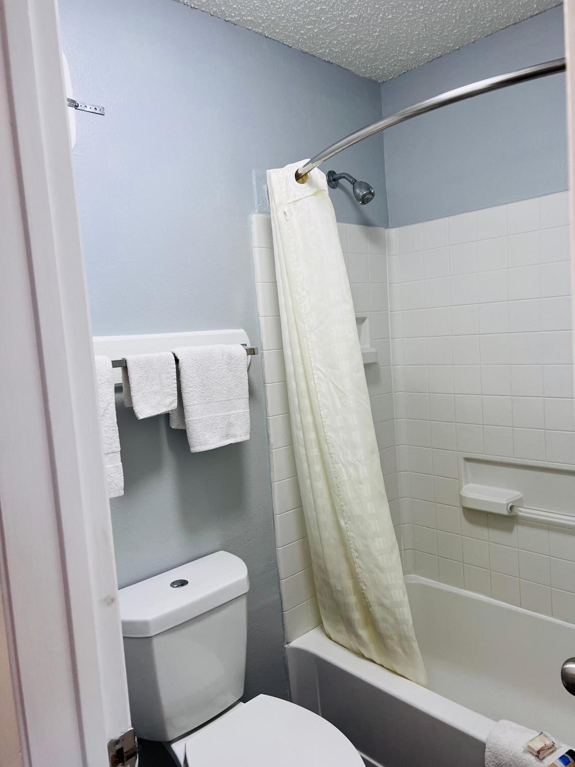 Coachway Inn photo 10