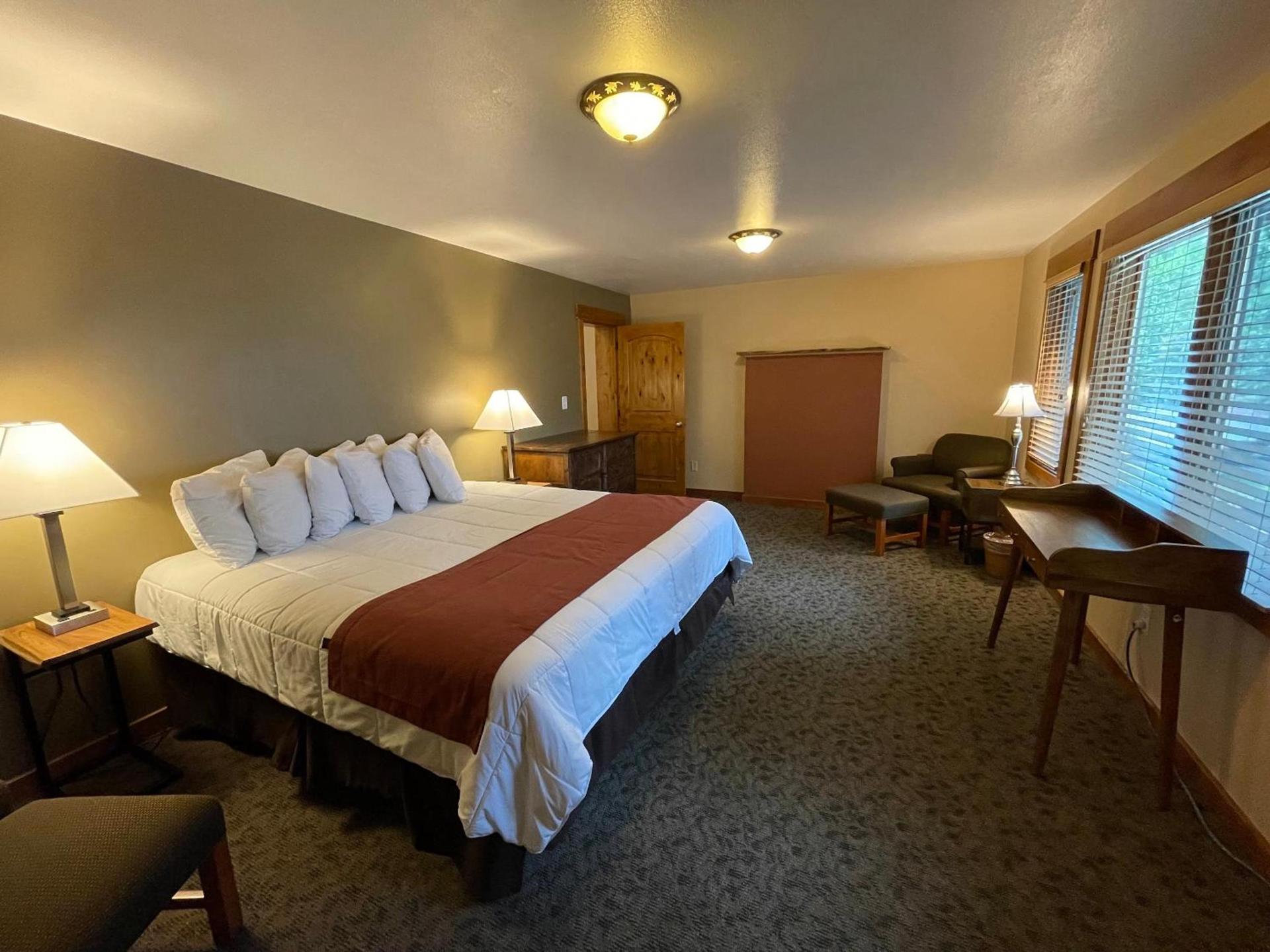 Silver Moon Inn photo 96