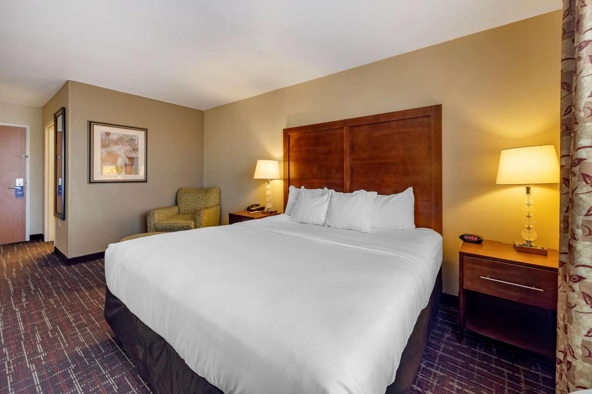 Spark by Hilton Shawnee photo 5