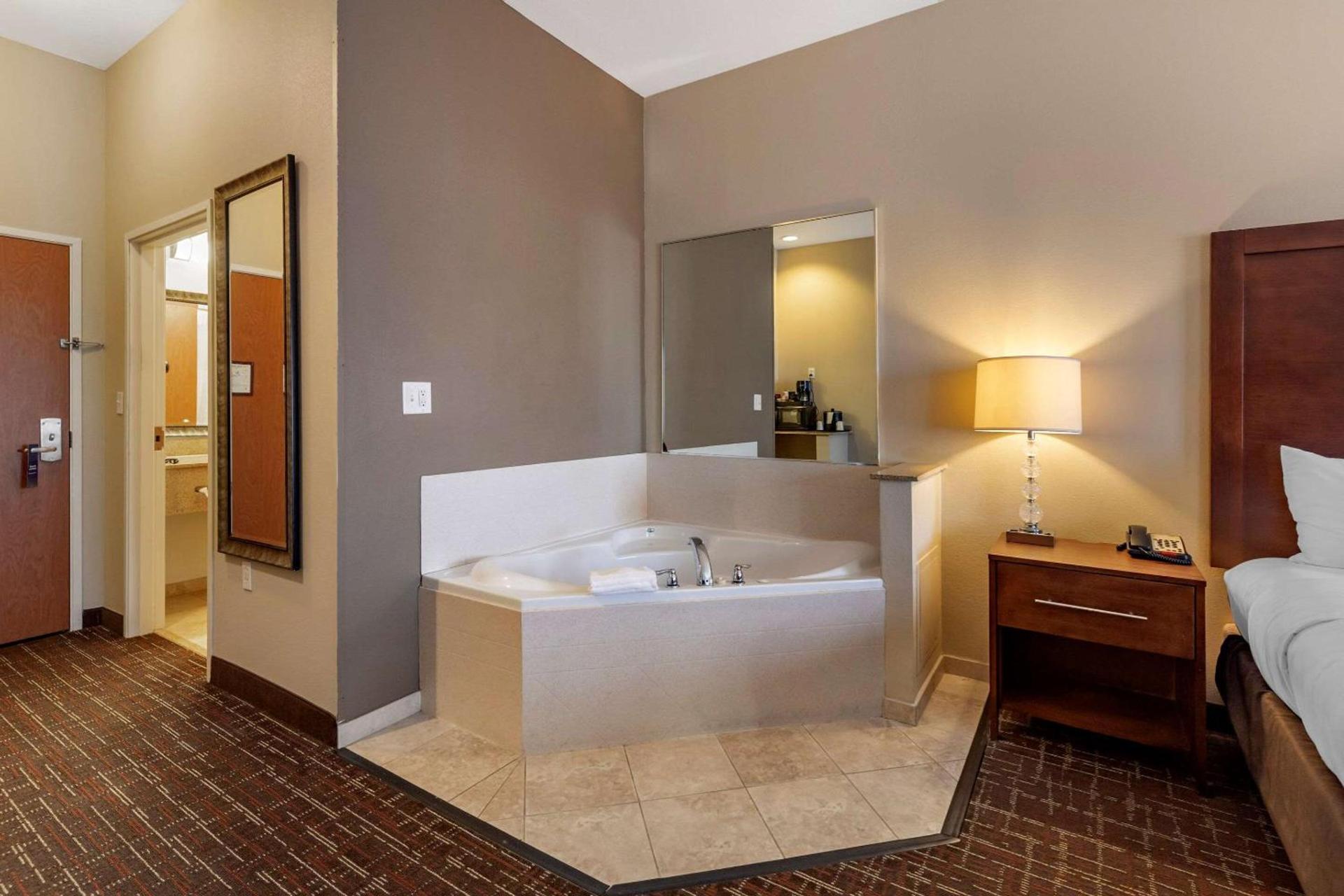 Spark by Hilton Shawnee photo 10