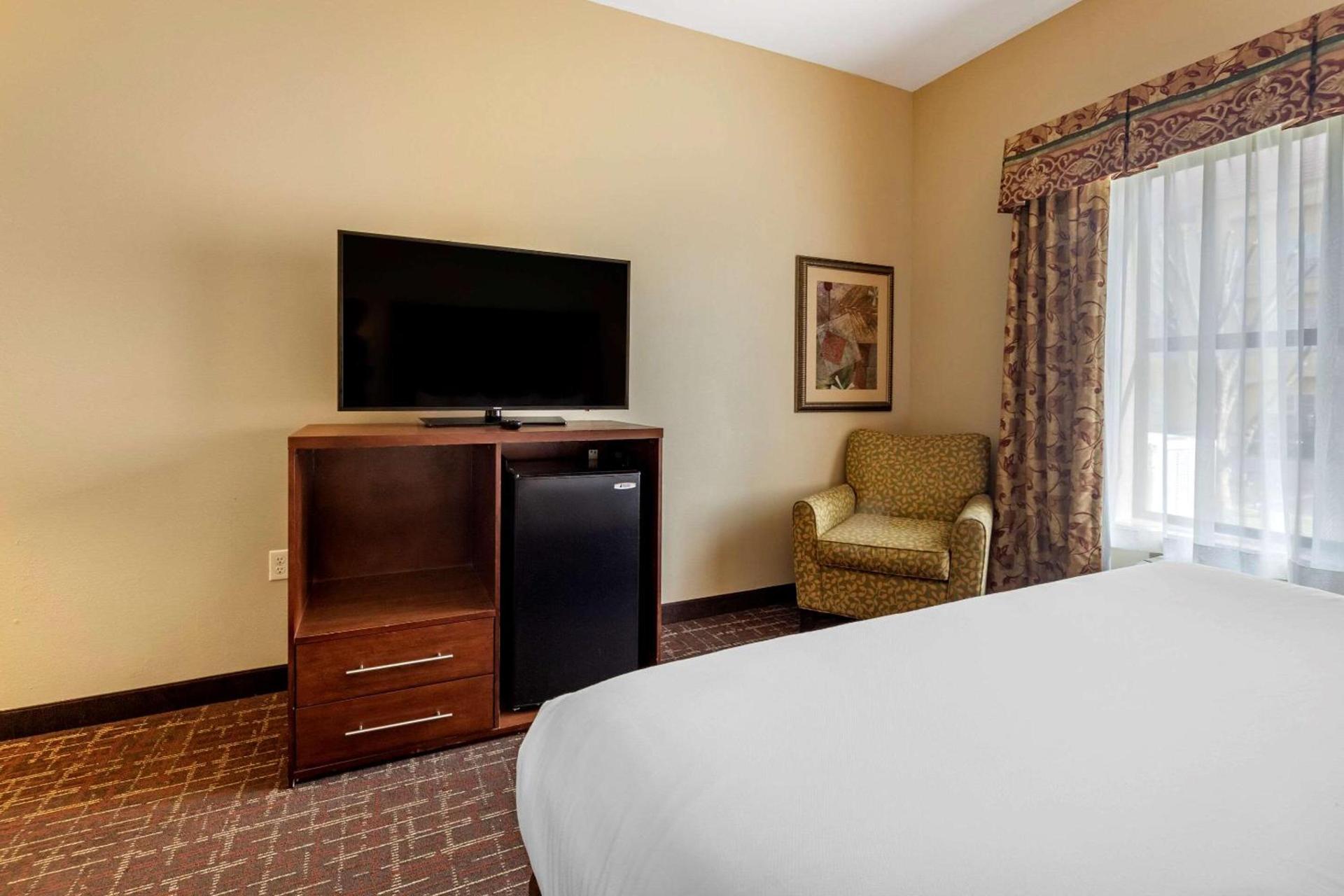 Spark by Hilton Shawnee photo 15