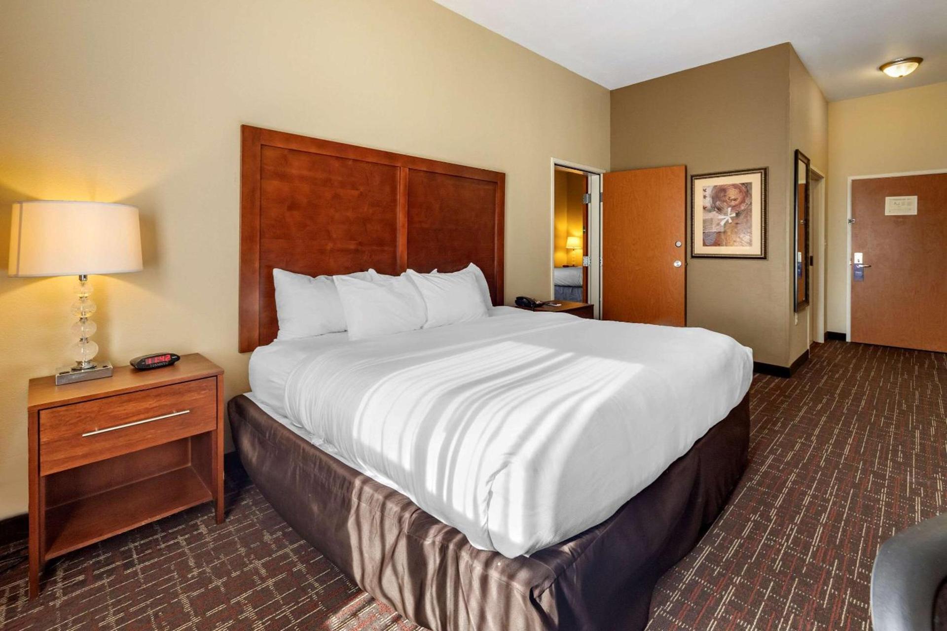 Spark by Hilton Shawnee photo 16
