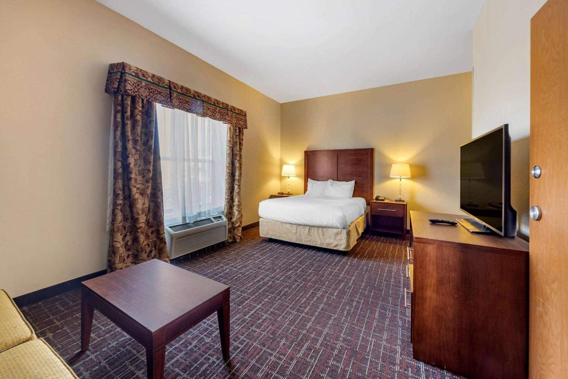 Spark by Hilton Shawnee photo 17