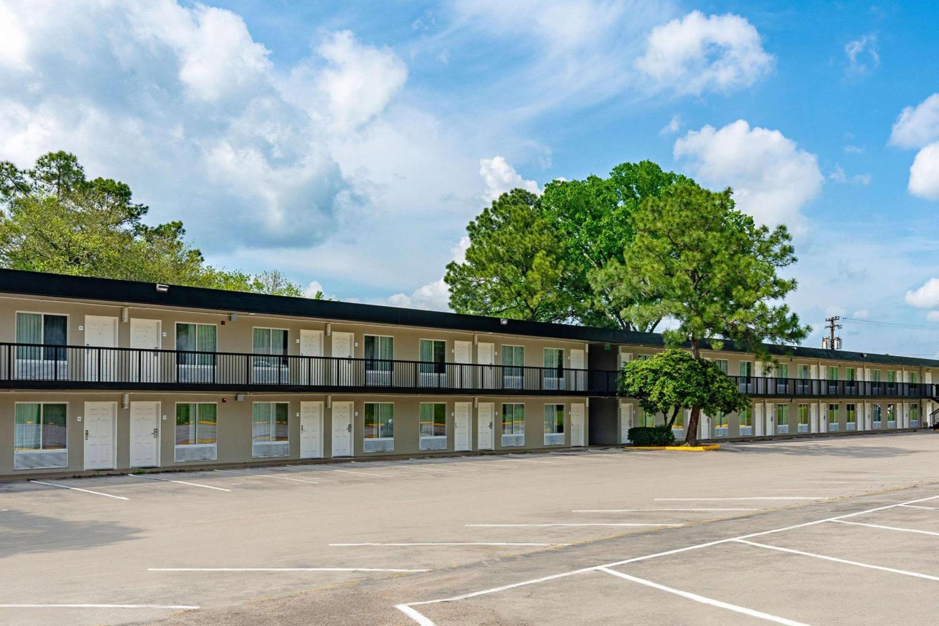 Rodeway Inn photo 18