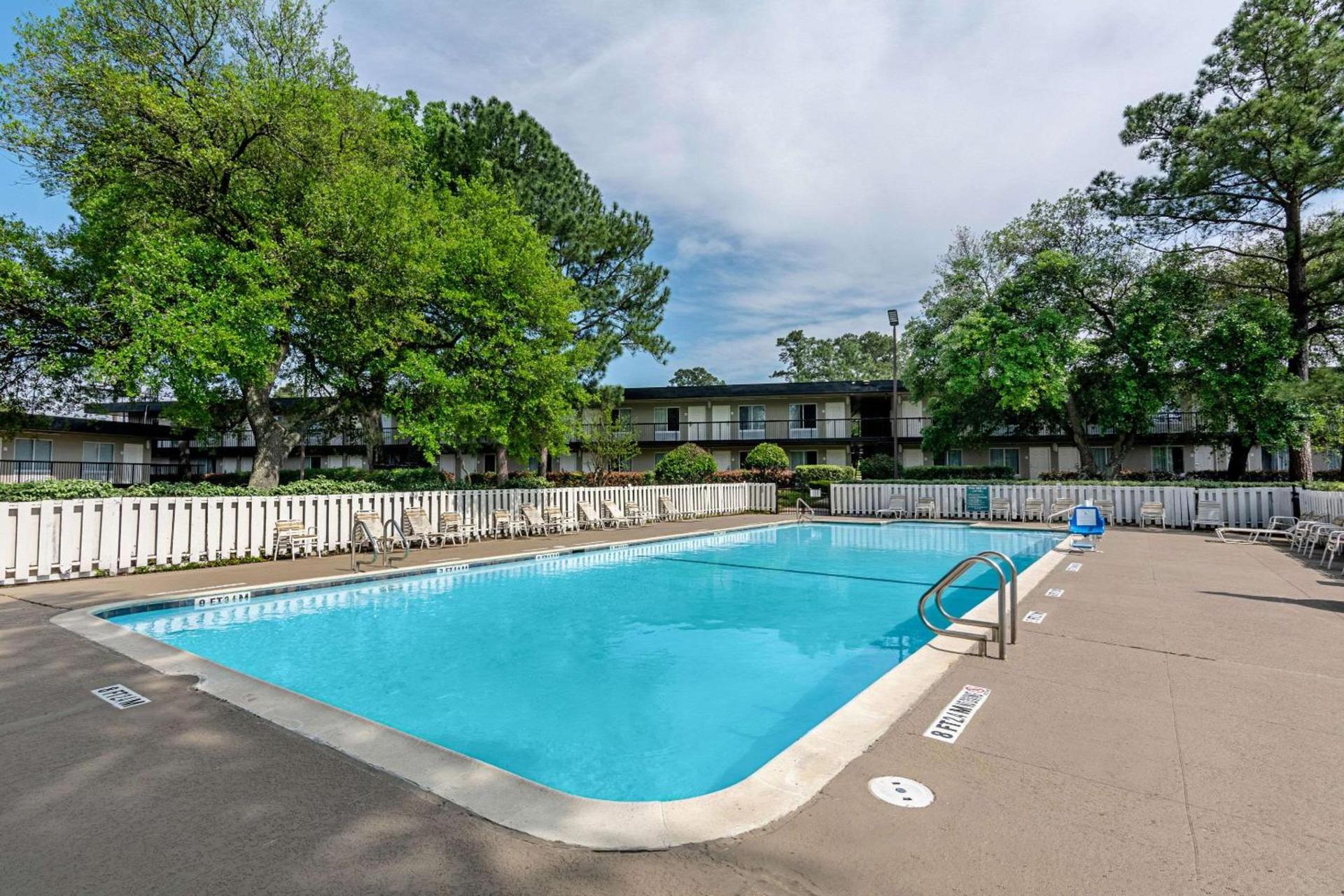 Rodeway Inn photo 6