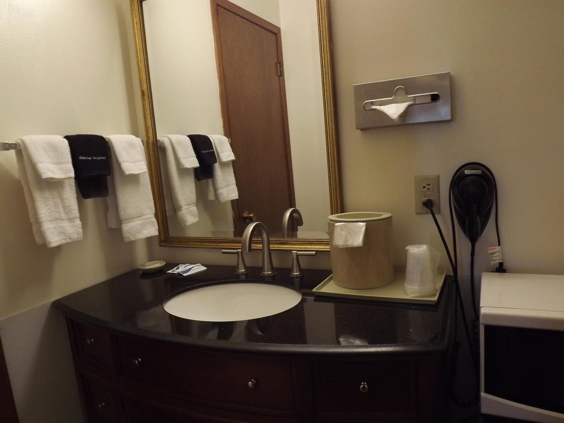 Crest Country Inn photo 60