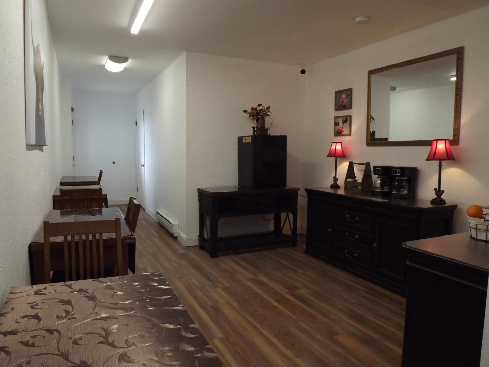 Crest Country Inn photo 65