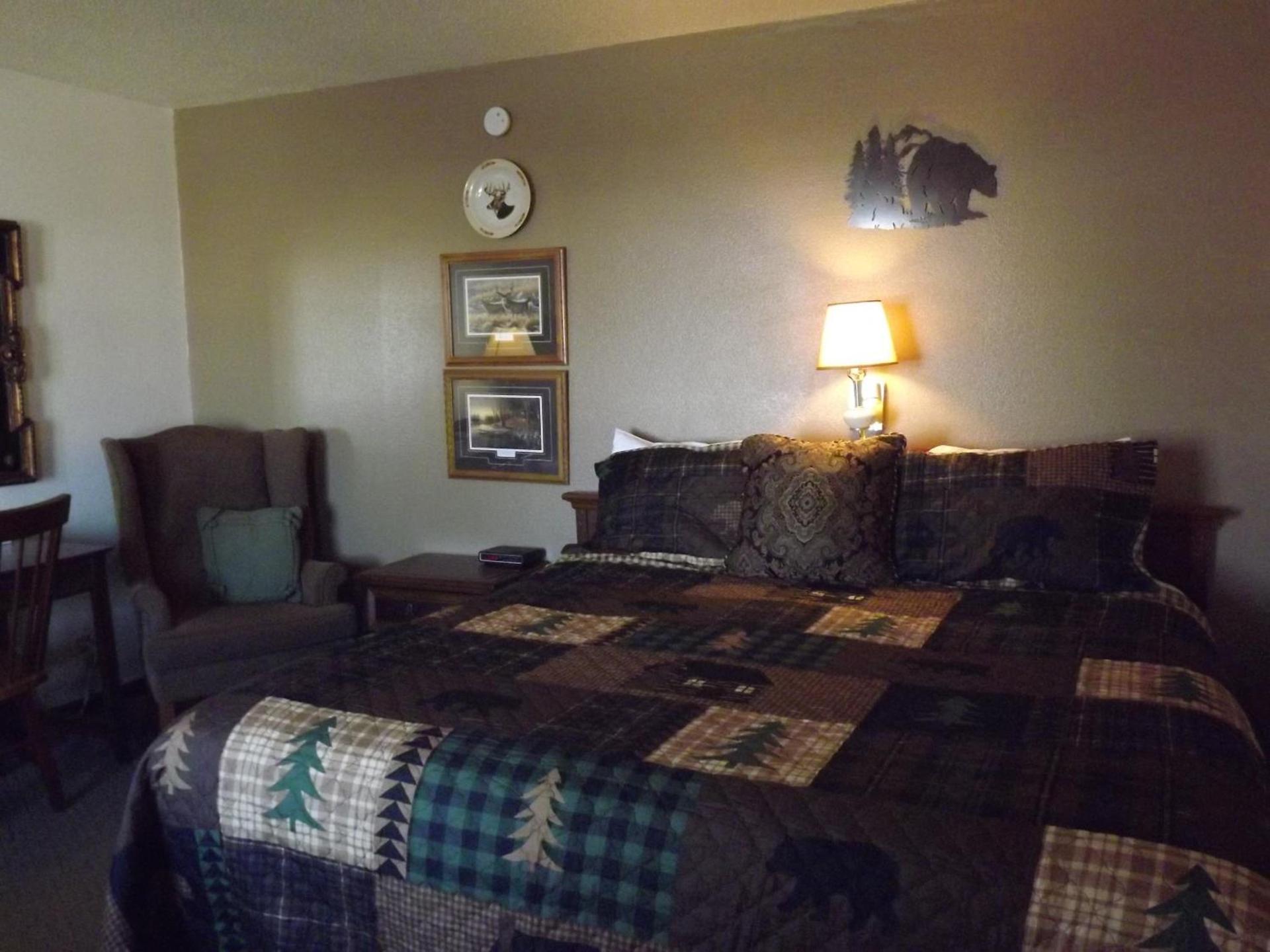 Crest Country Inn photo 71