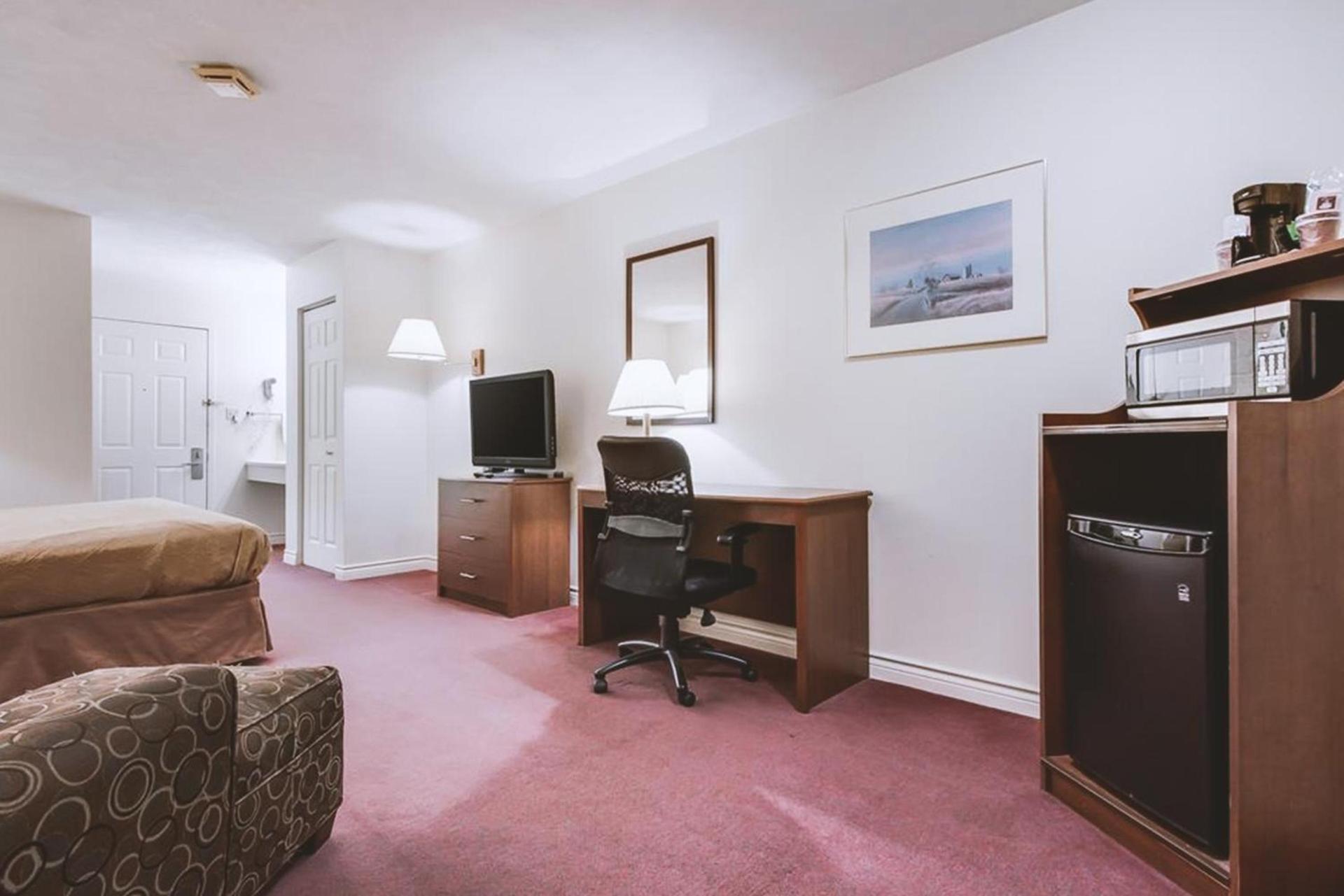Sky-Palace Inn & Suites McCook photo 11