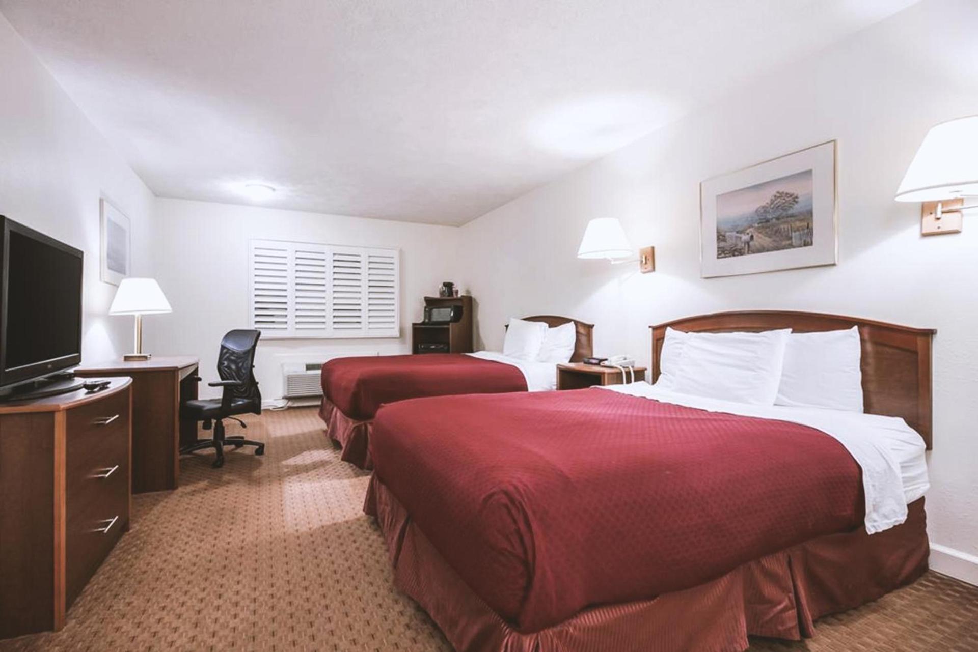 Sky-Palace Inn & Suites McCook photo 12