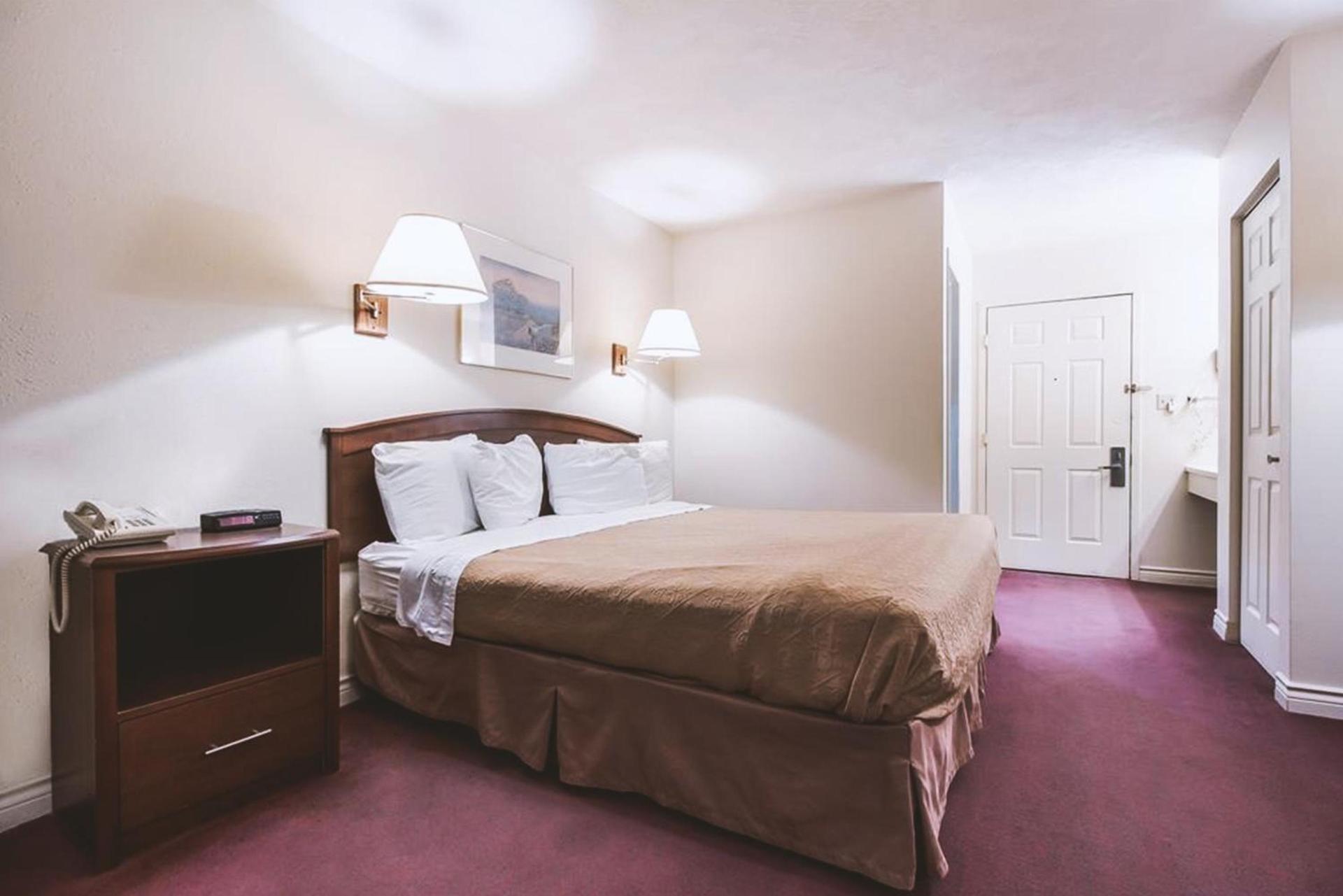 Sky-Palace Inn & Suites McCook photo 8