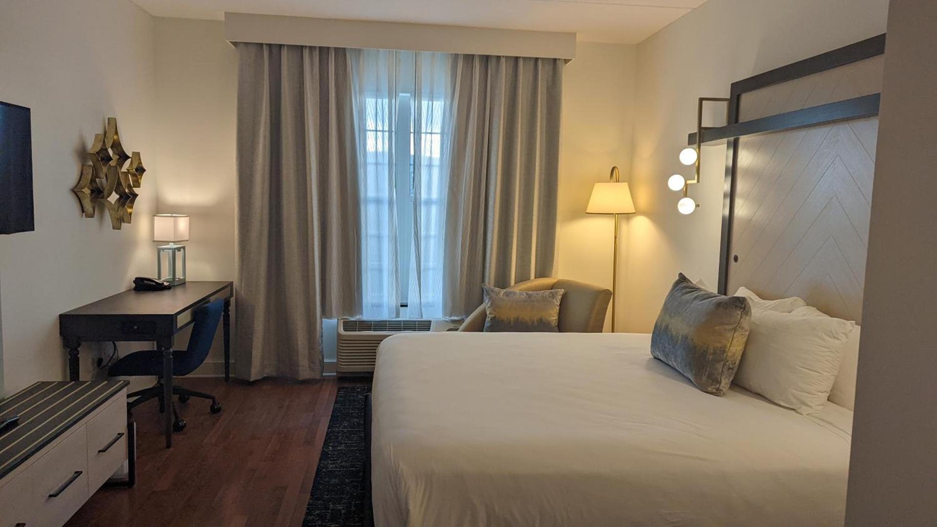 Hotel Indigo Jacksonville-Deerwood Park by IHG photo 3