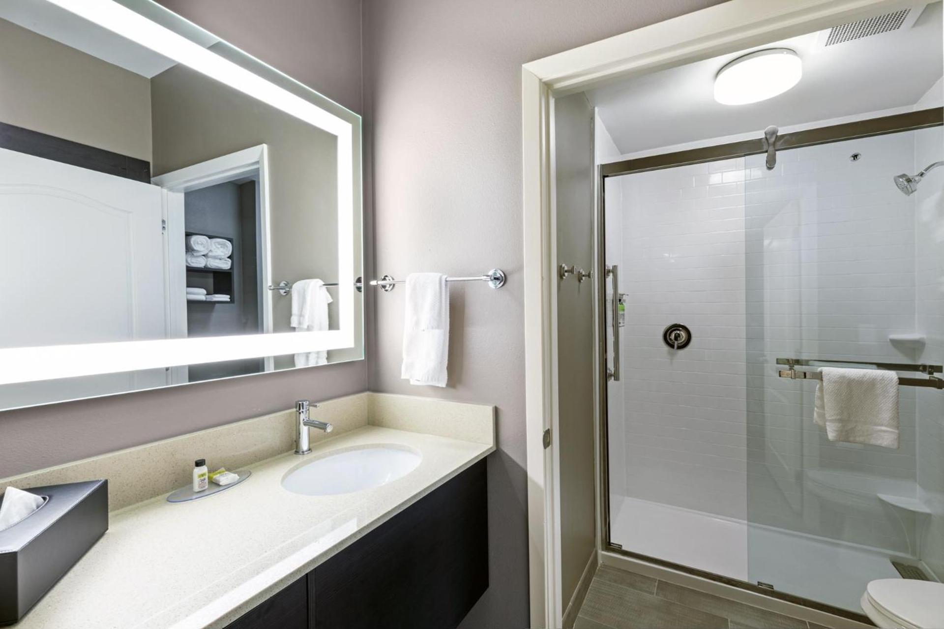 Staybridge Suites - Houston IAH Airport East by IHG photo 2
