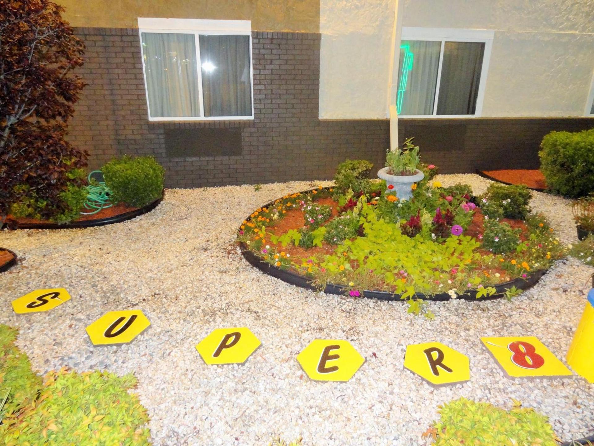 Super 8 by Wyndham South Boston VA photo 41