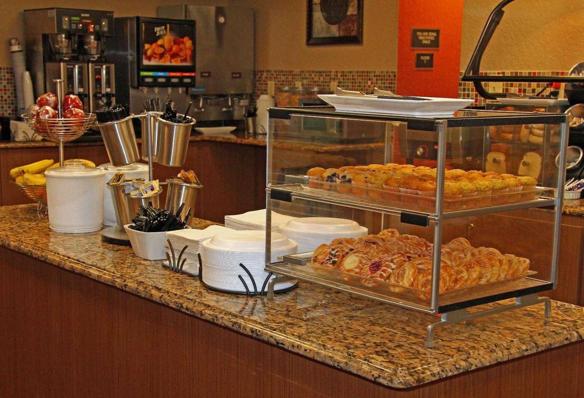 Best Western Plus Universal Inn - Free Shuttle to Universal Studios! photo 21