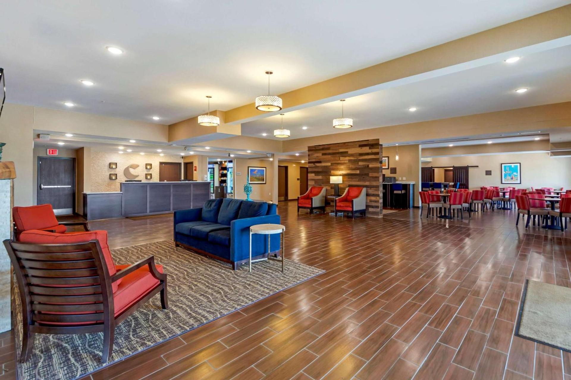Comfort Suites photo 5