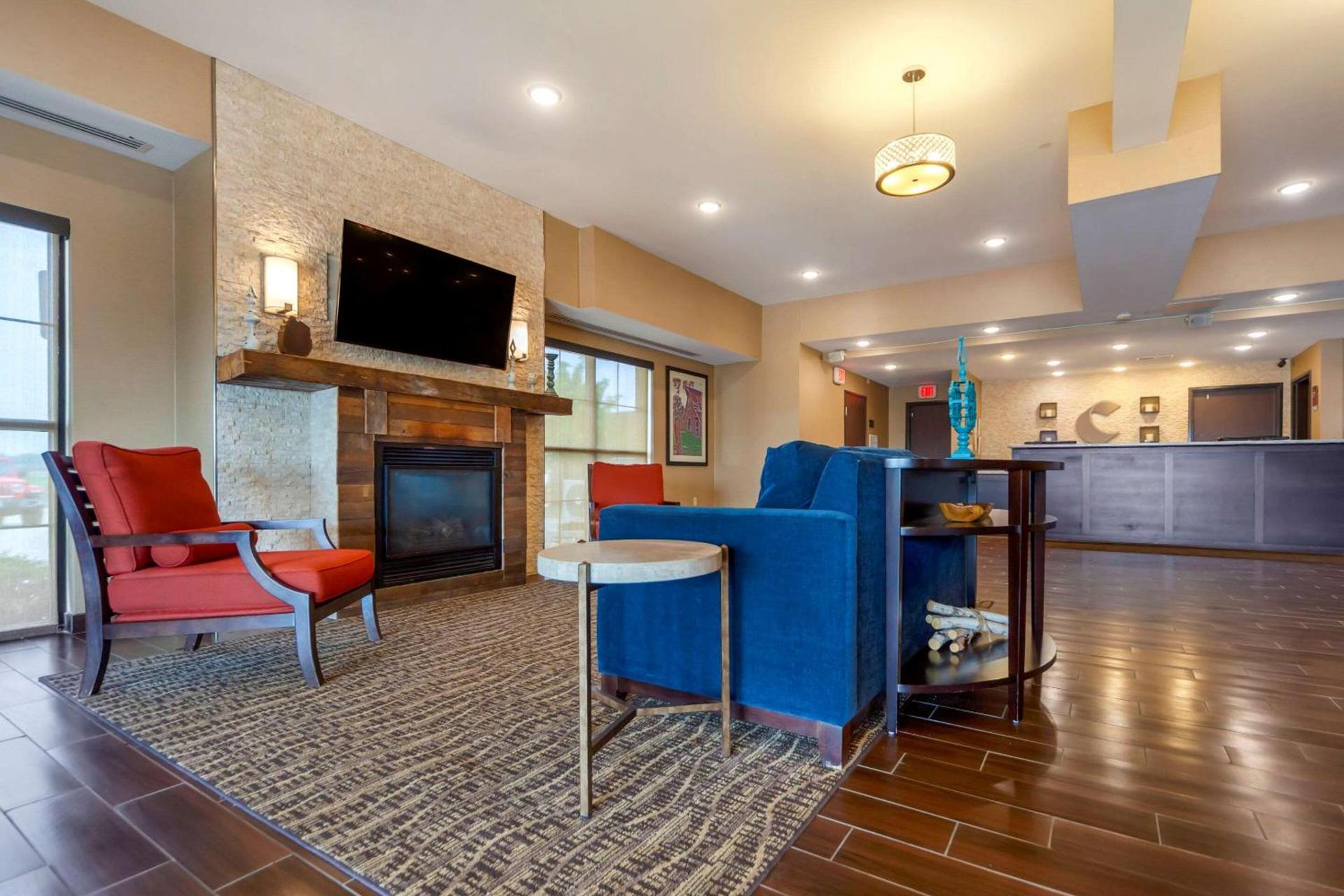Comfort Suites photo 6
