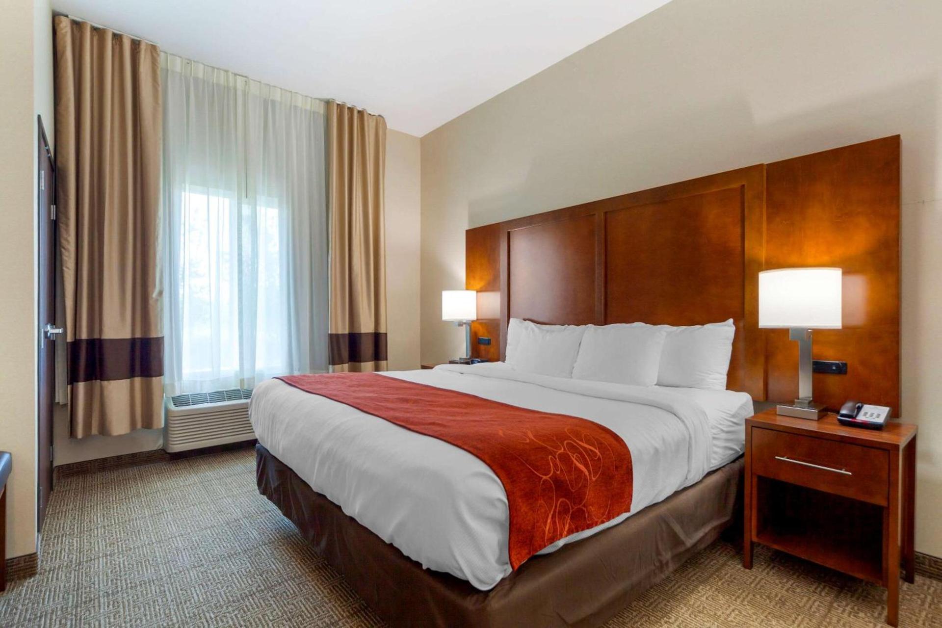Comfort Suites photo 8