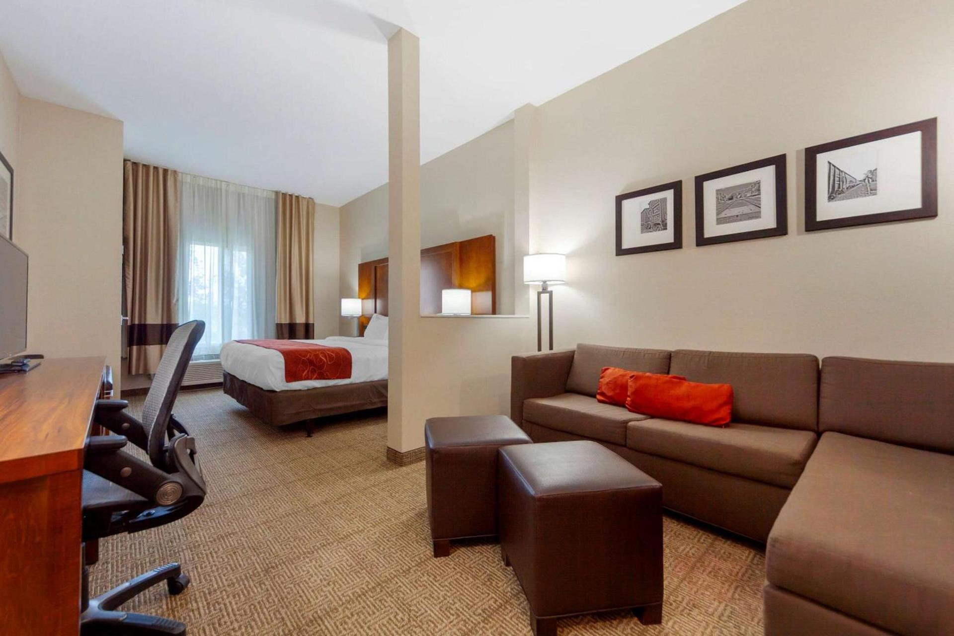 Comfort Suites photo 7