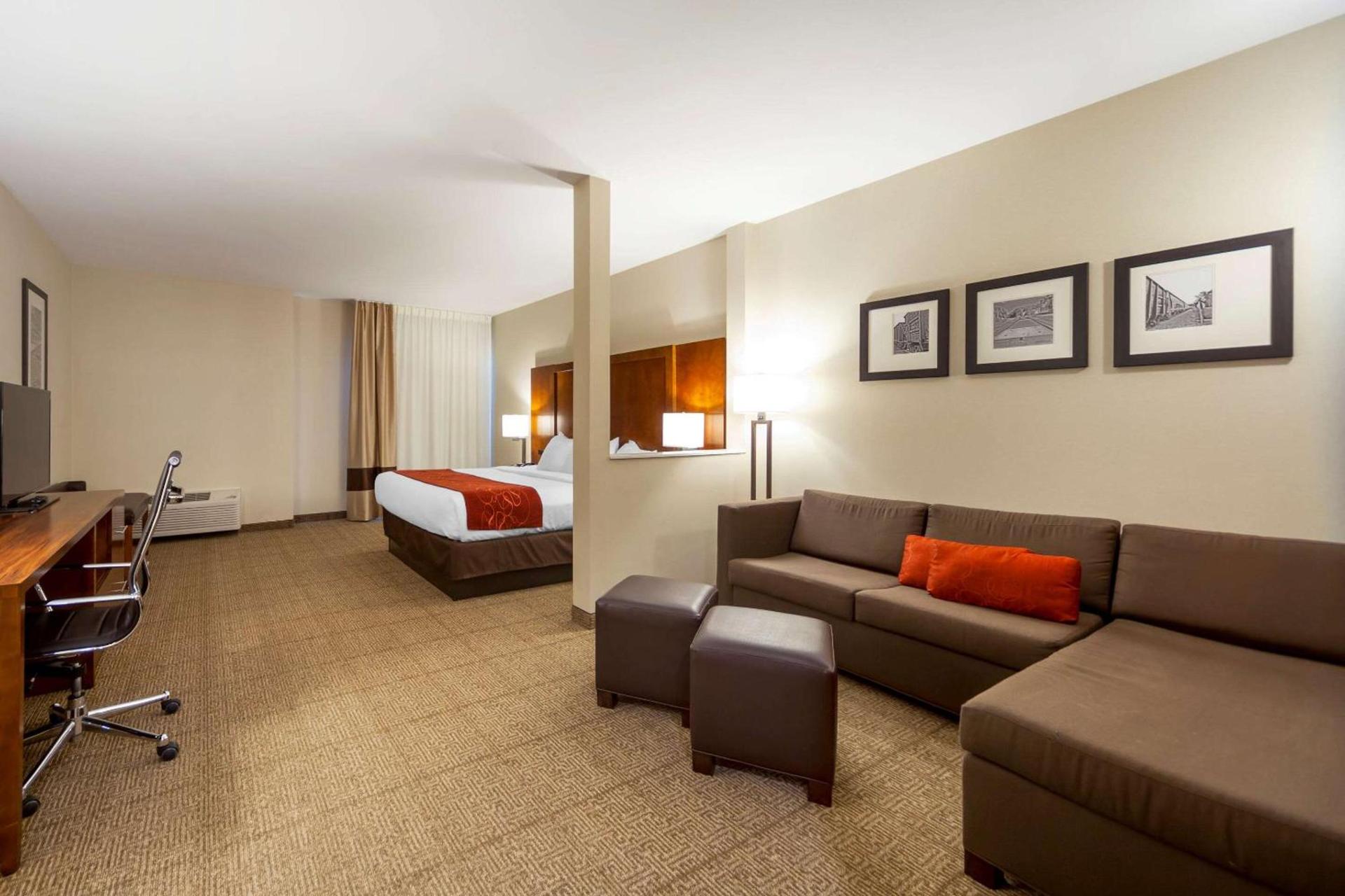 Comfort Suites photo 11