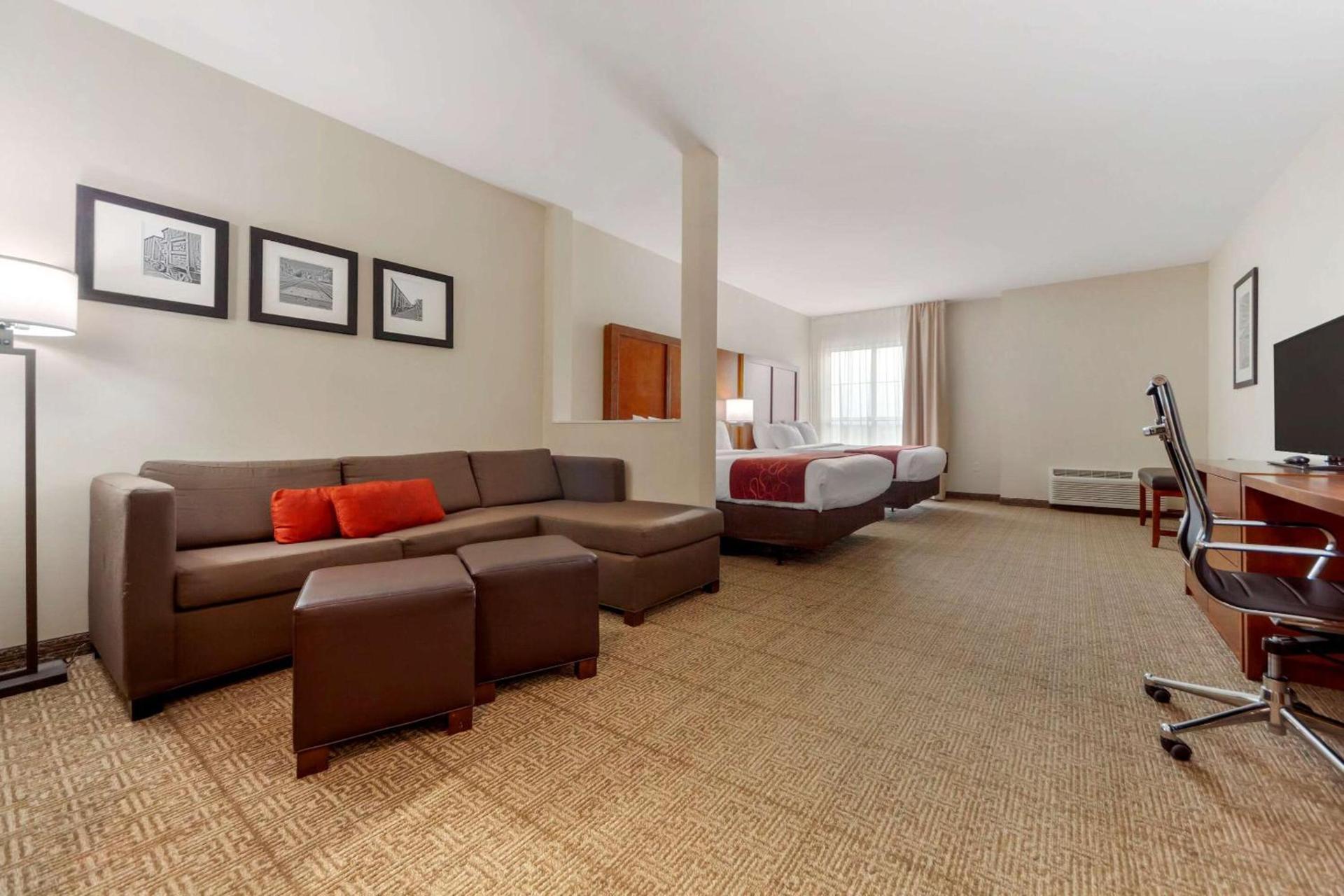 Comfort Suites photo 12