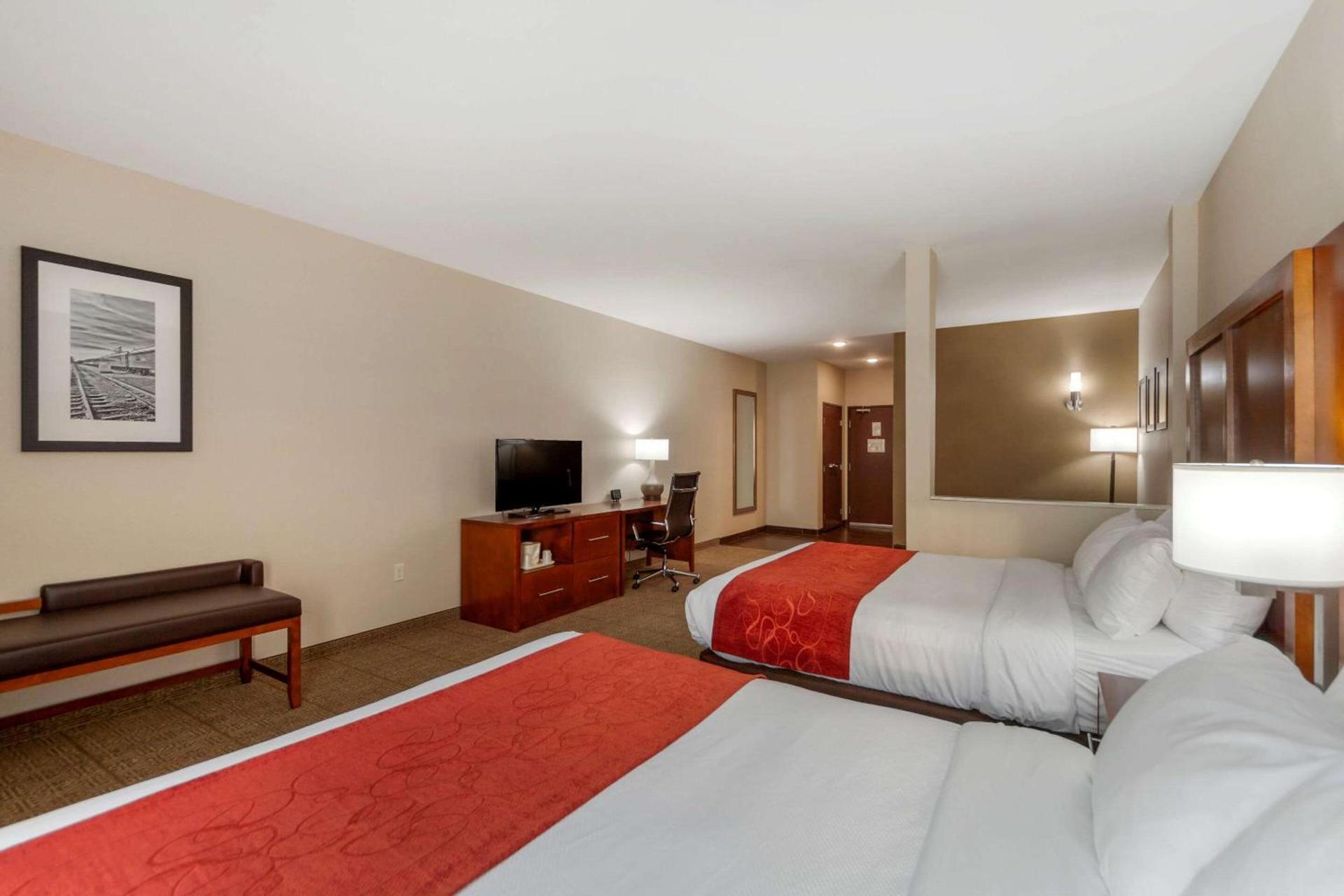 Comfort Suites photo 13
