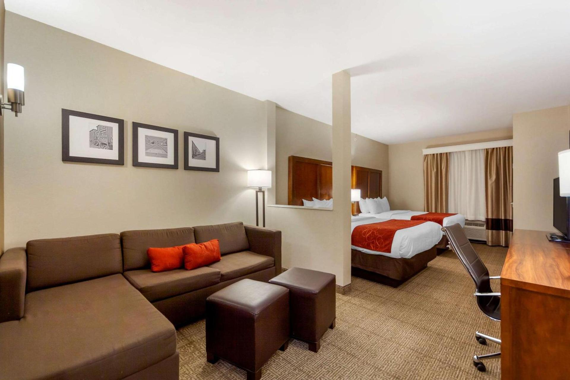 Comfort Suites photo 24