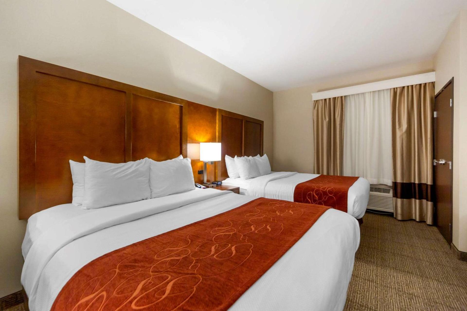 Comfort Suites photo 25