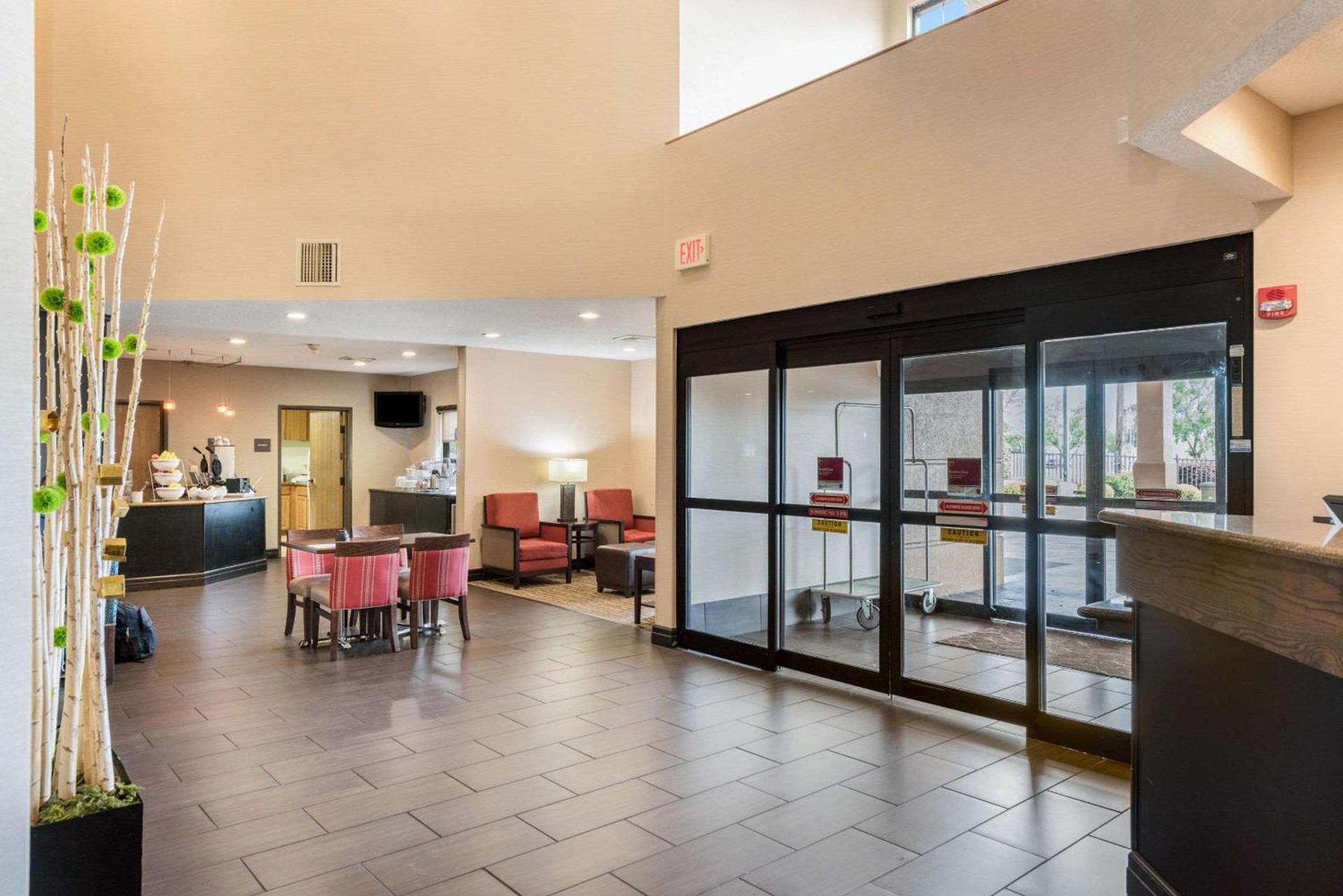 Comfort Suites Monroe photo 8