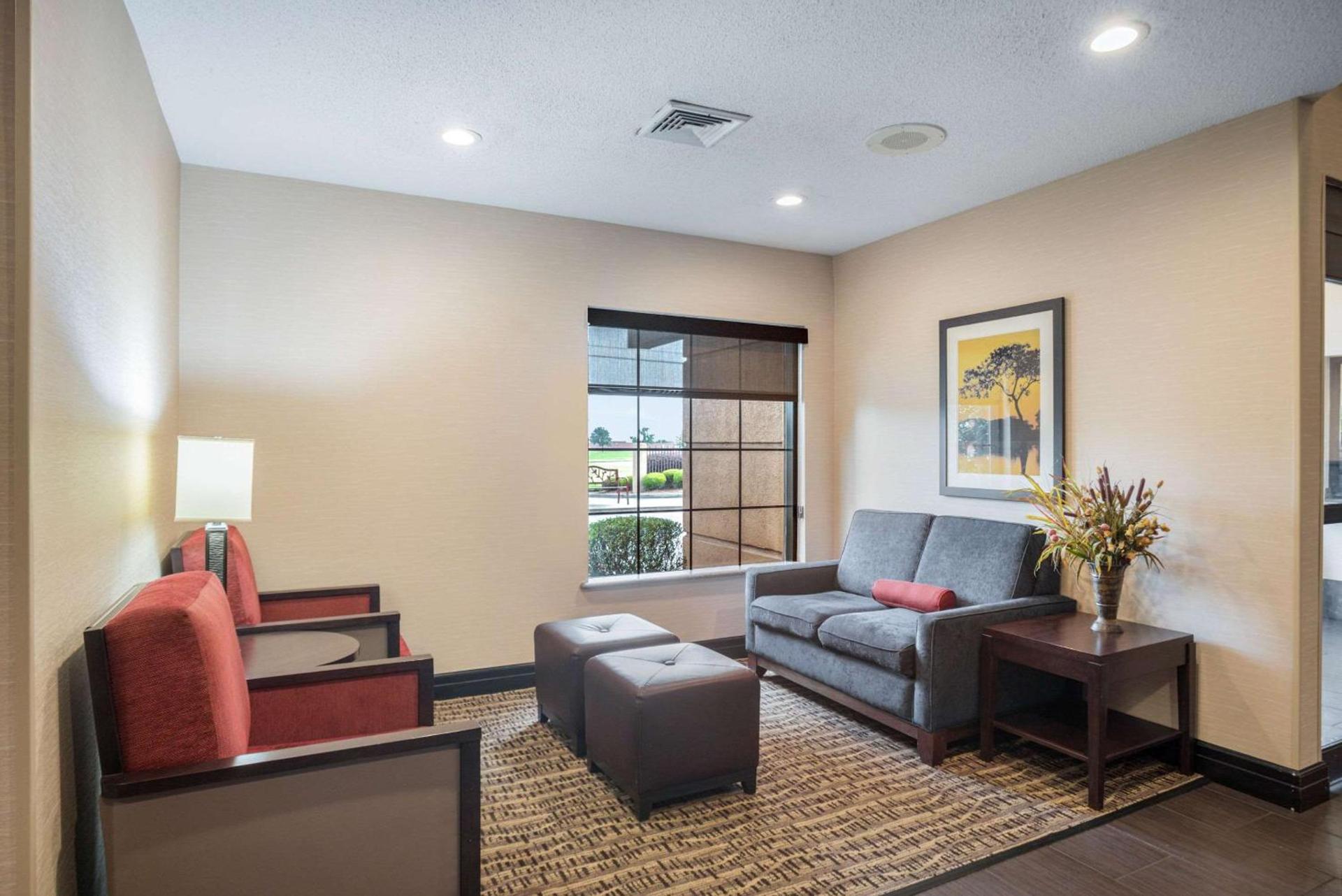 Comfort Suites Monroe photo 10