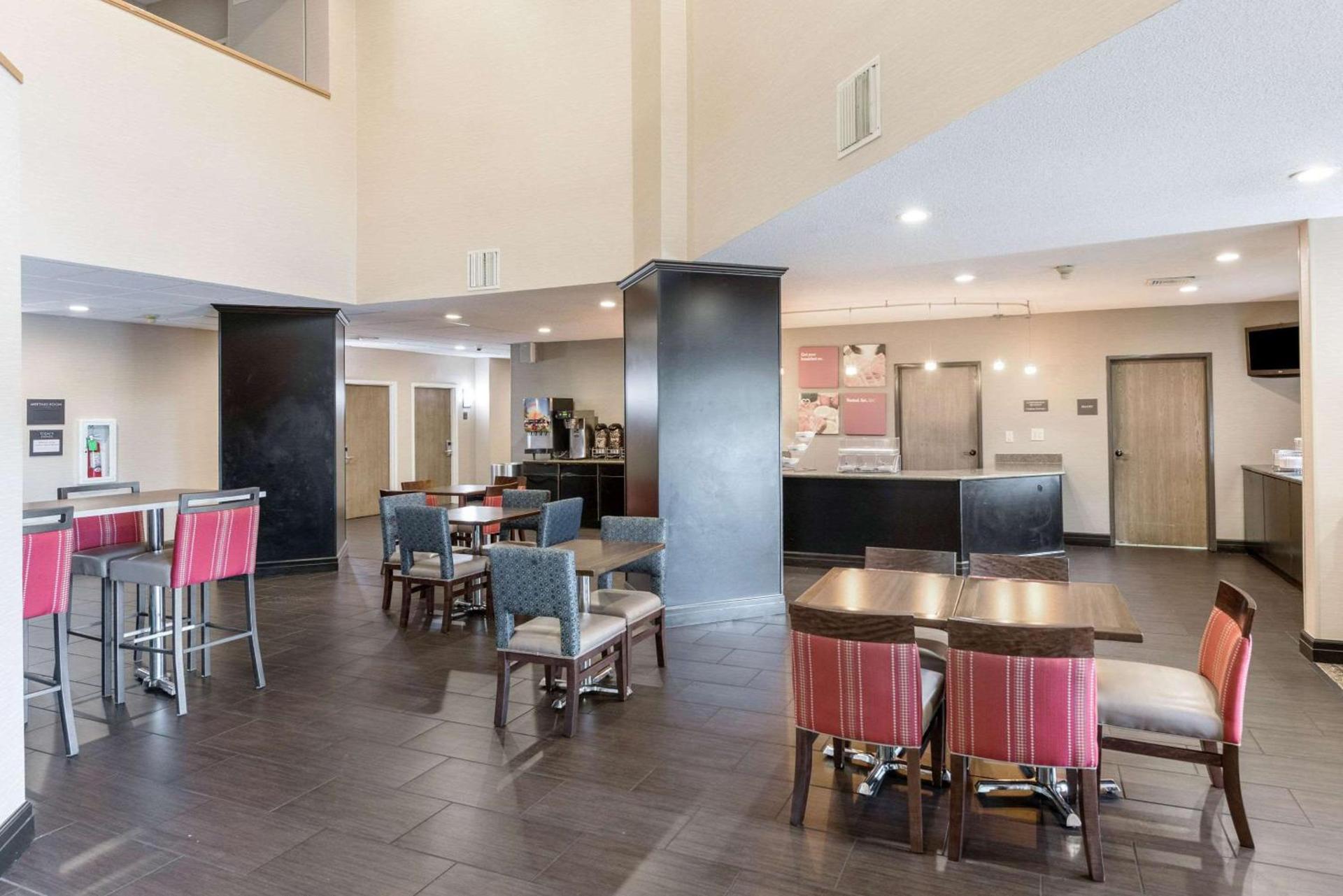 Comfort Suites Monroe photo 11