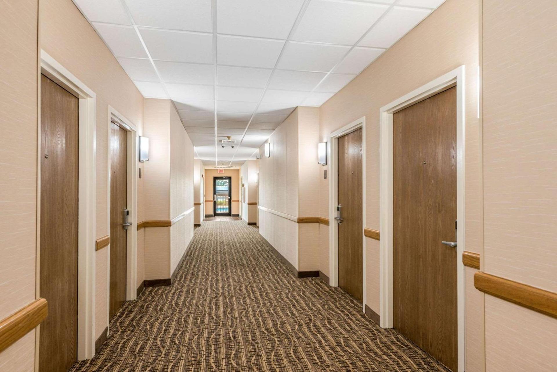 Comfort Suites Monroe photo 13