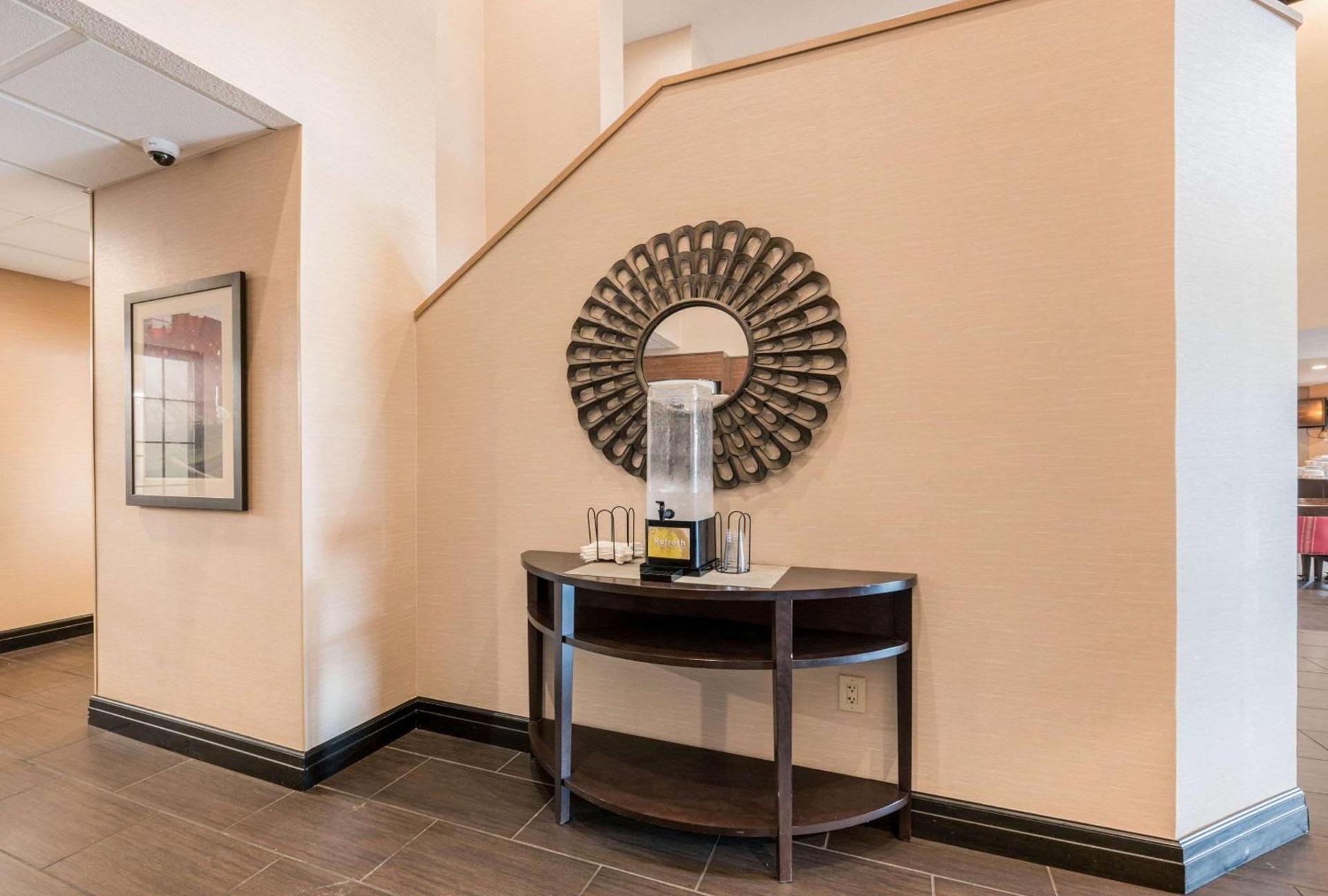 Comfort Suites Monroe photo 14