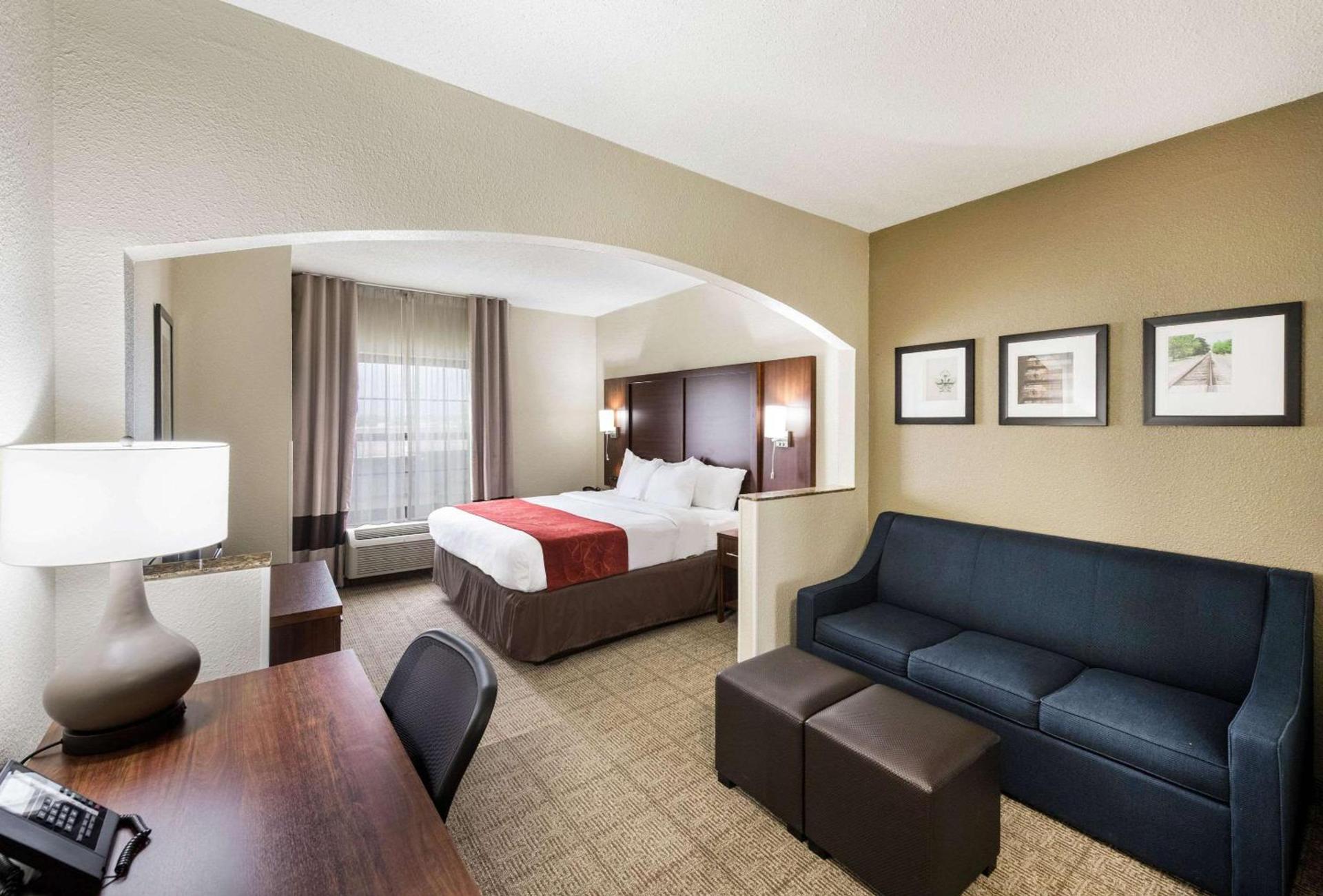 Comfort Suites Monroe photo 15