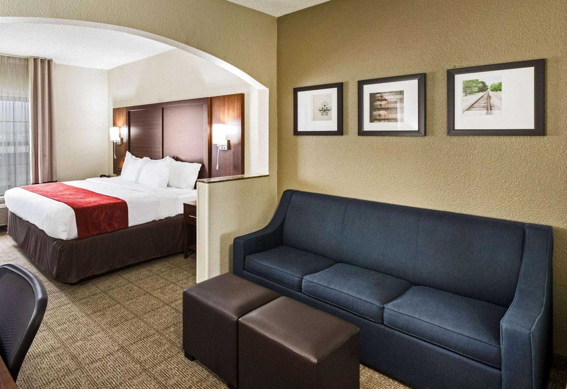 Comfort Suites Monroe photo 16