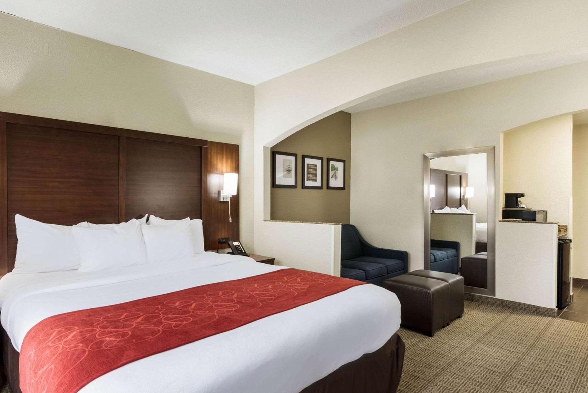 Comfort Suites Monroe photo 18