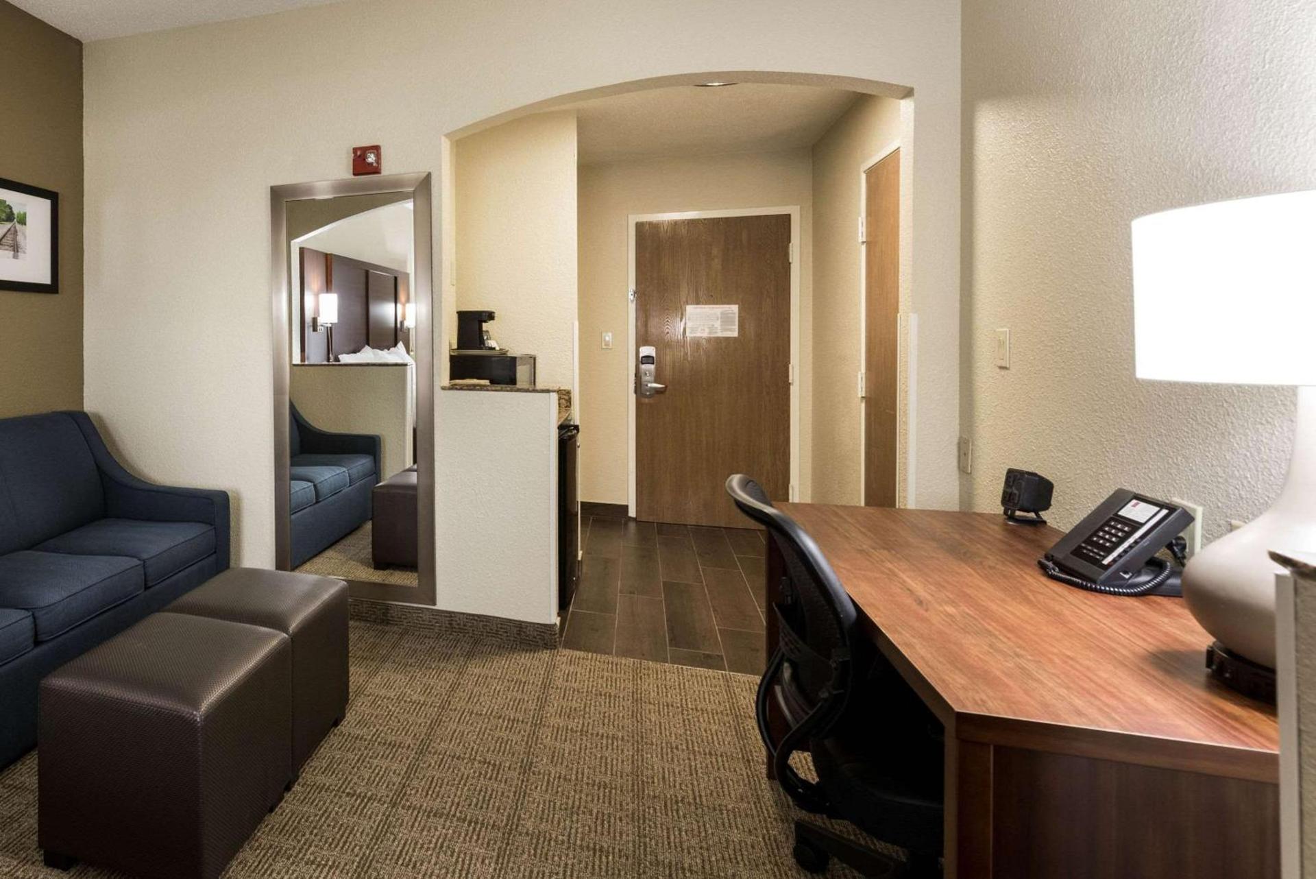 Comfort Suites Monroe photo 20