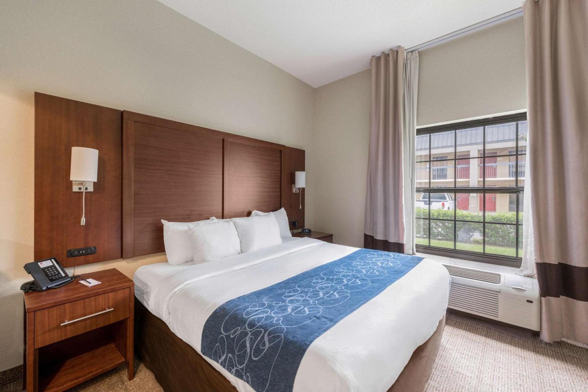 Comfort Suites Monroe photo 23