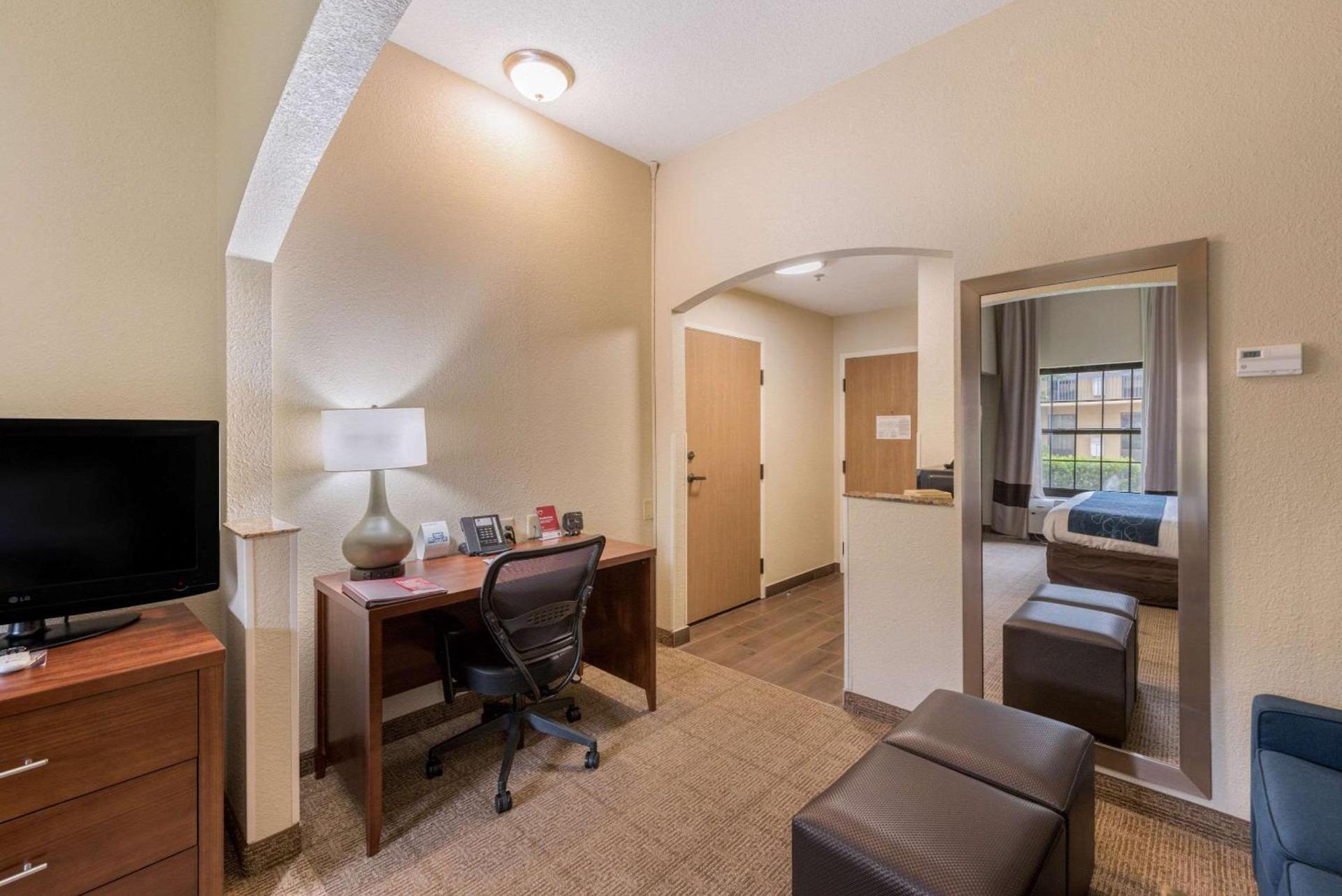 Comfort Suites Monroe photo 26