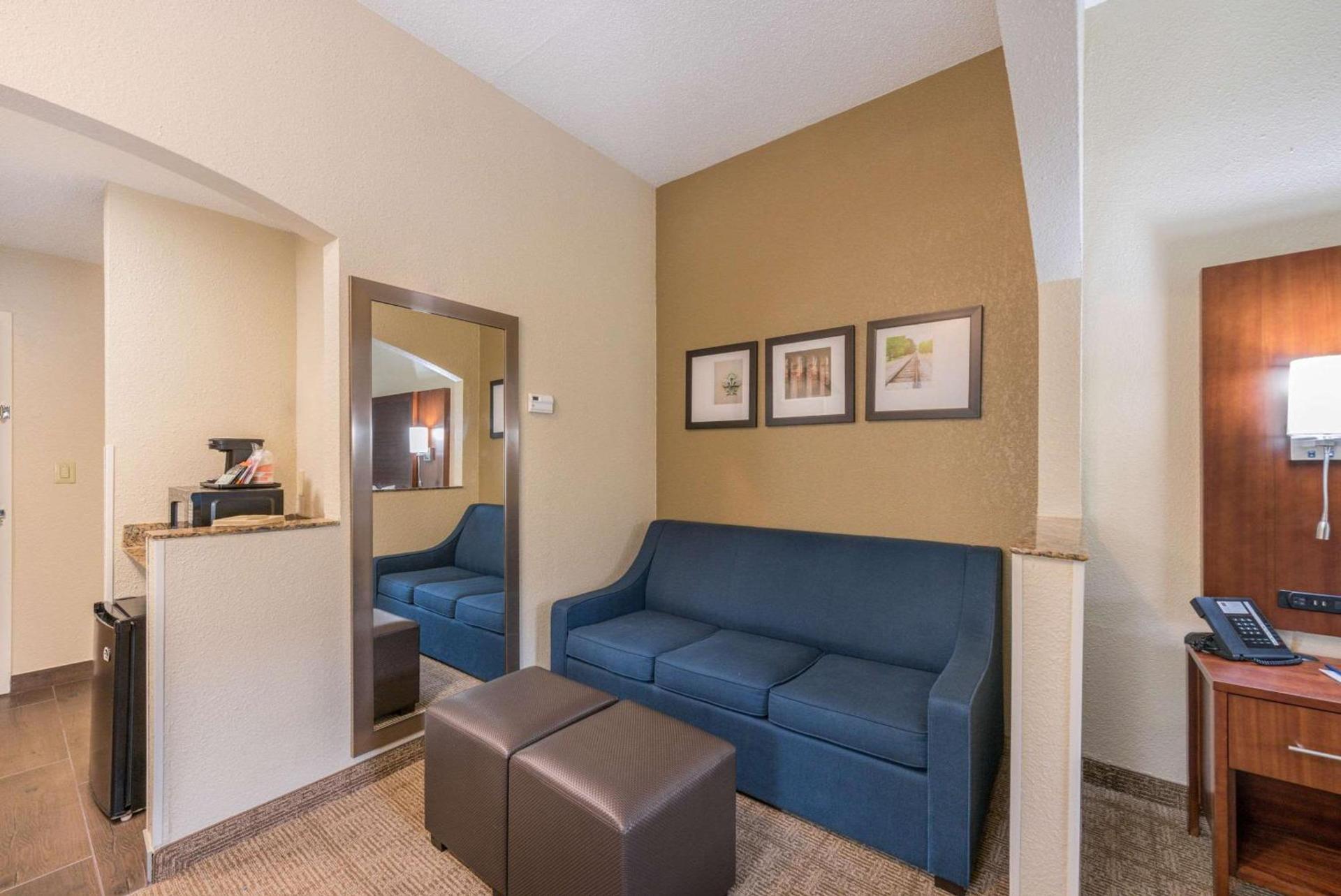 Comfort Suites Monroe photo 27