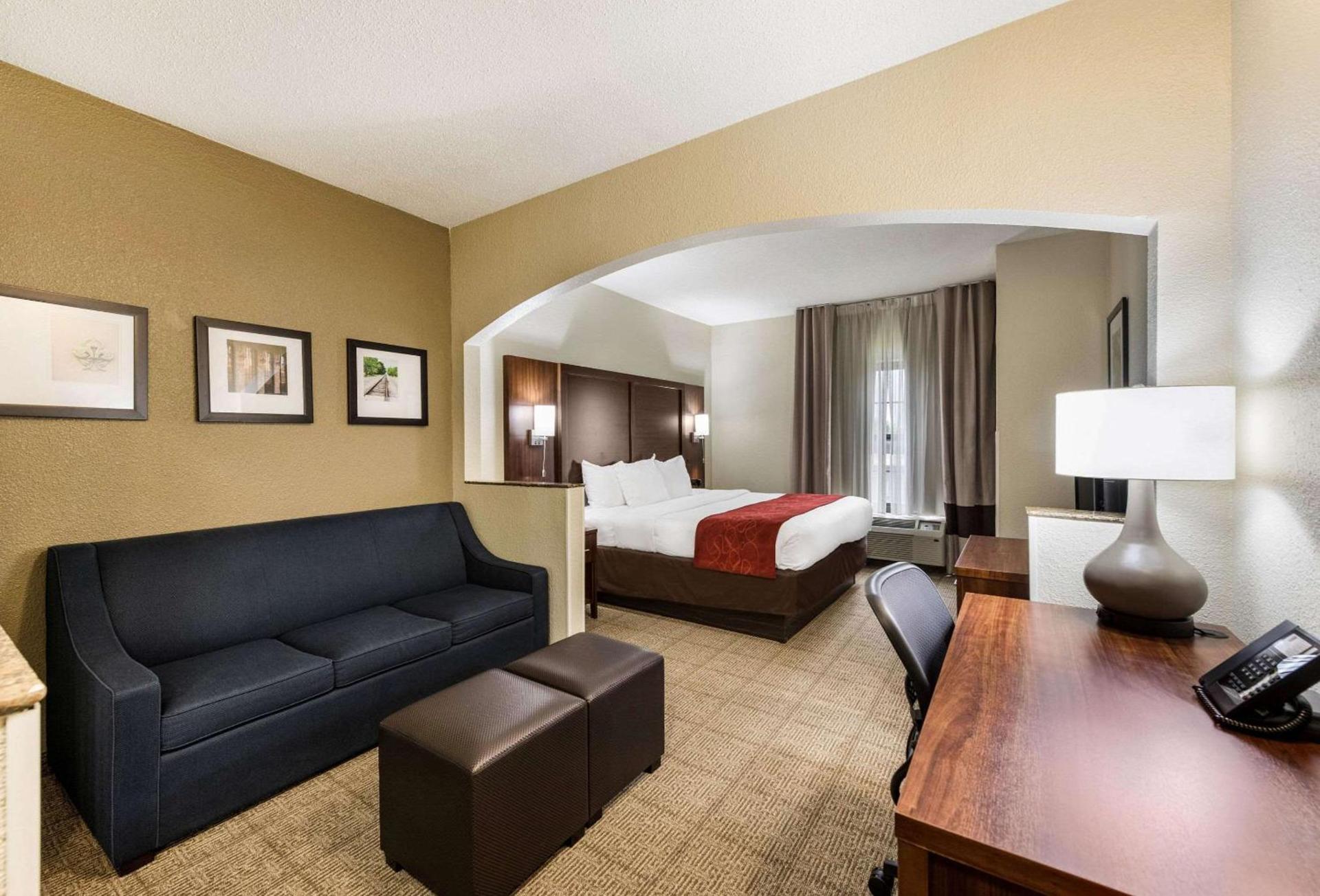 Comfort Suites Monroe photo 33