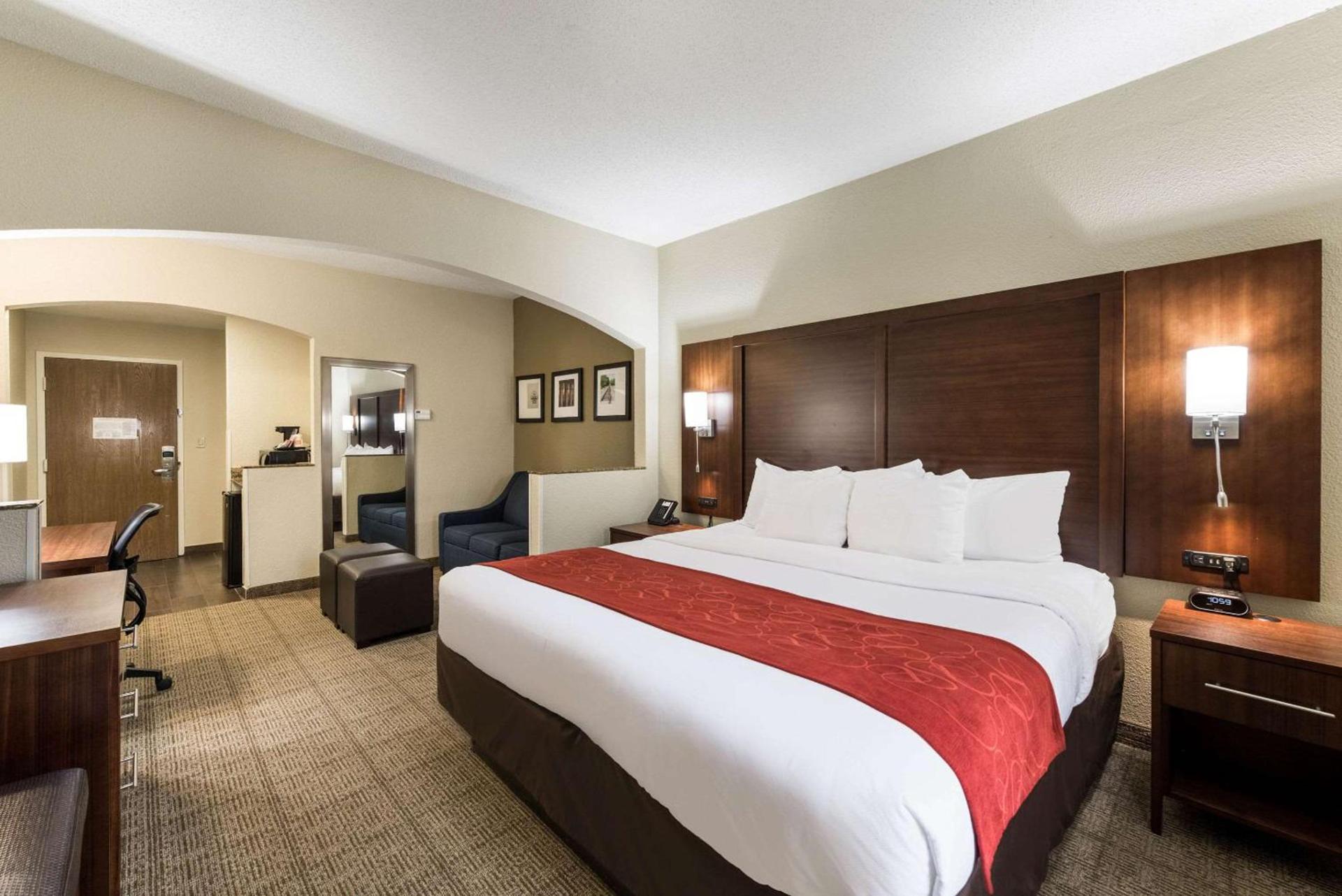 Comfort Suites Monroe photo 34
