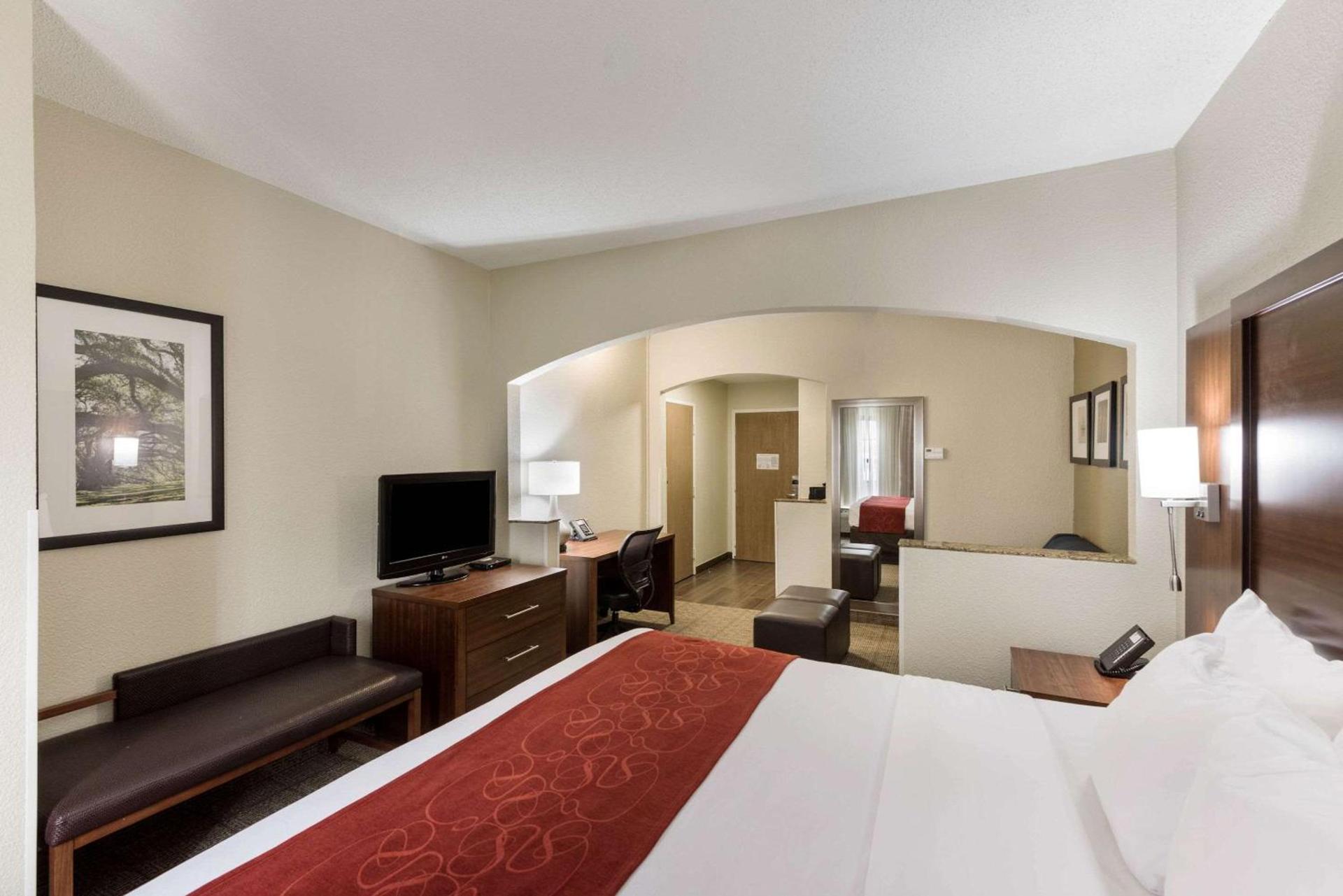 Comfort Suites Monroe photo 35