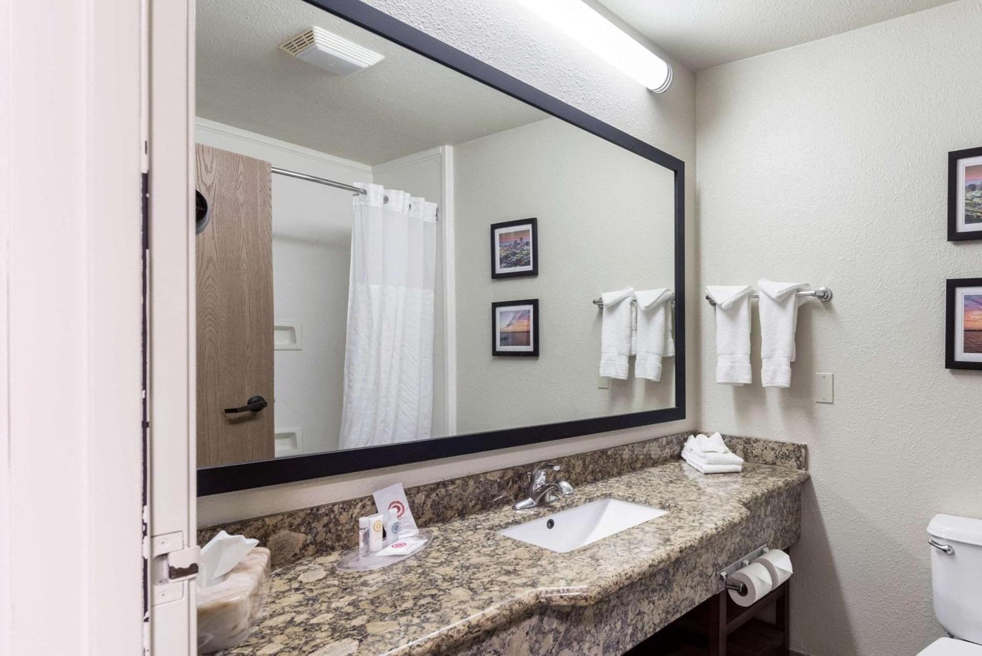 Comfort Suites Monroe photo 36