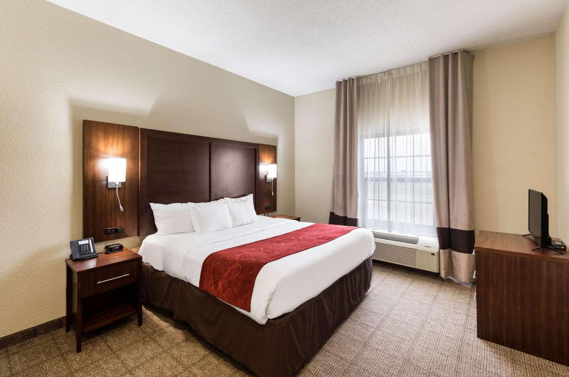 Comfort Suites Monroe photo 37