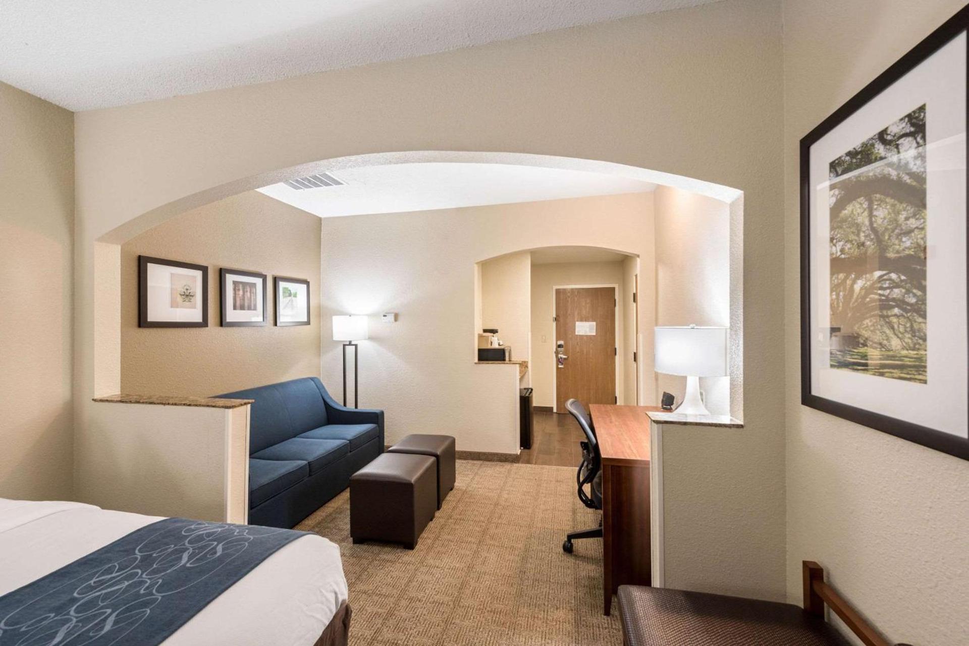 Comfort Suites Monroe photo 44
