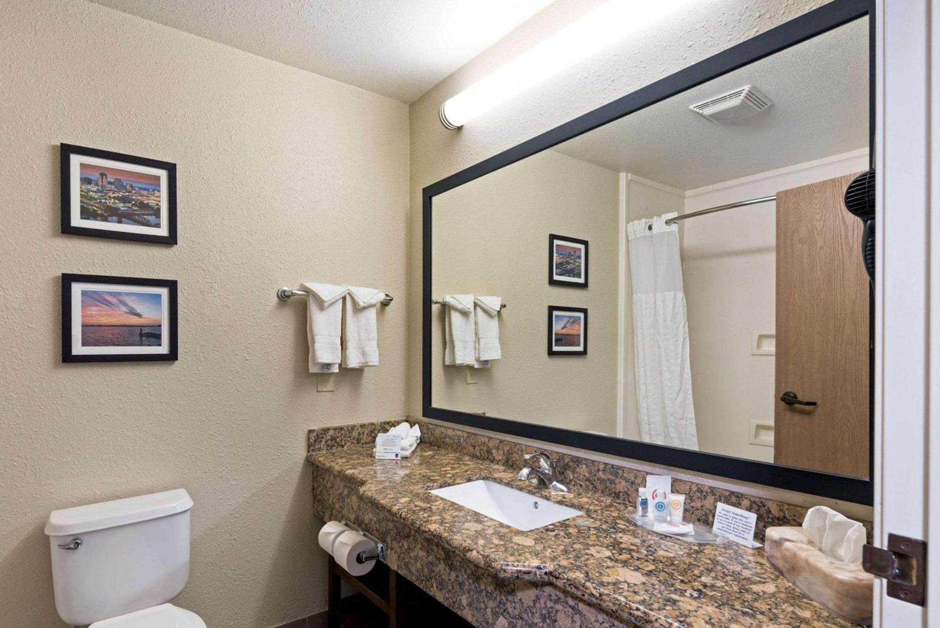 Comfort Suites Monroe photo 45